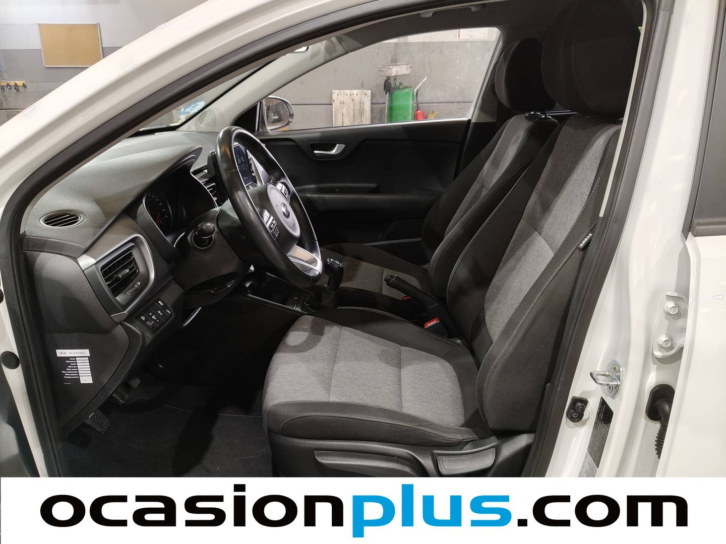 Foto asientos delanteros KIA Stonic KIA Stonic 1.0 T-GDi MHEV iMT Concept (100 CV)