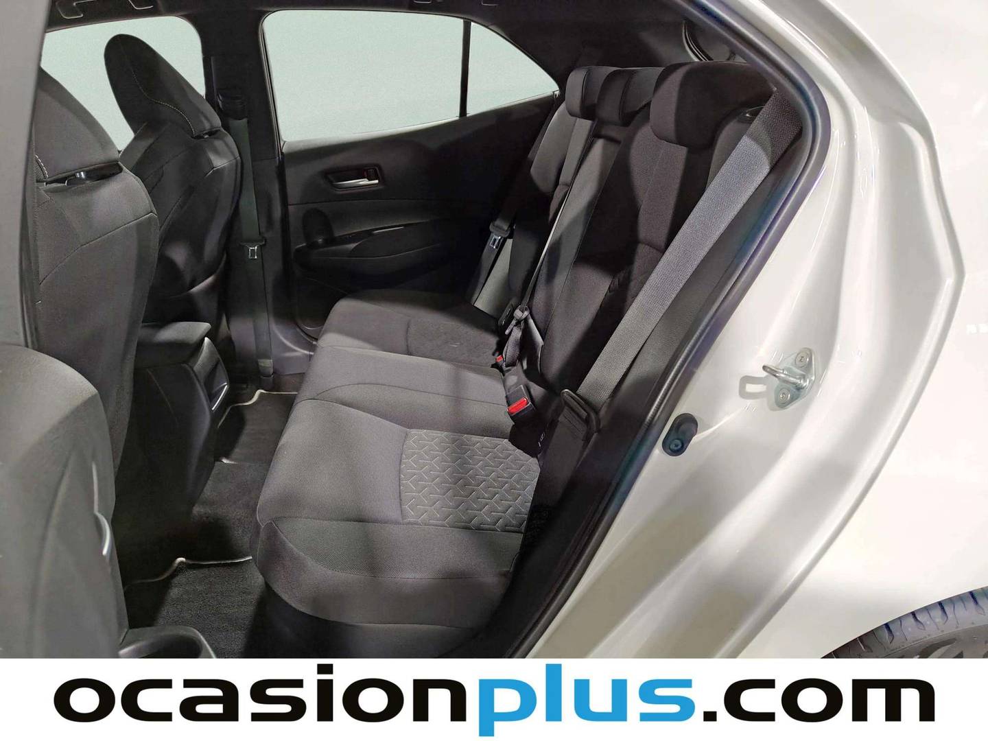 Foto asientos traseros Toyota Corolla Toyota Corolla 125H Active E-CVT (122 CV)