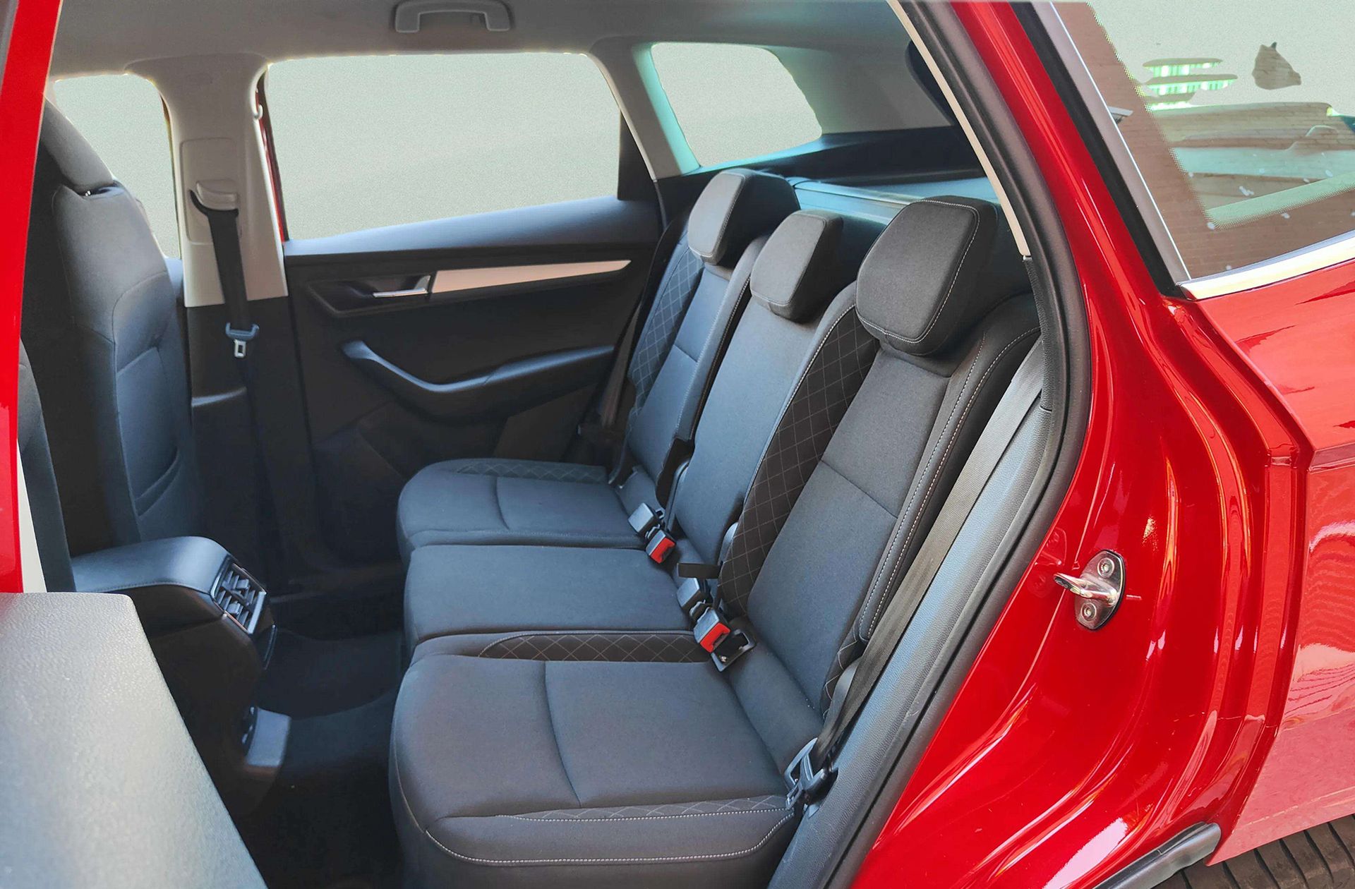 Škoda Karoq 1.5 TSI ACT Ambition DSG - foto 14