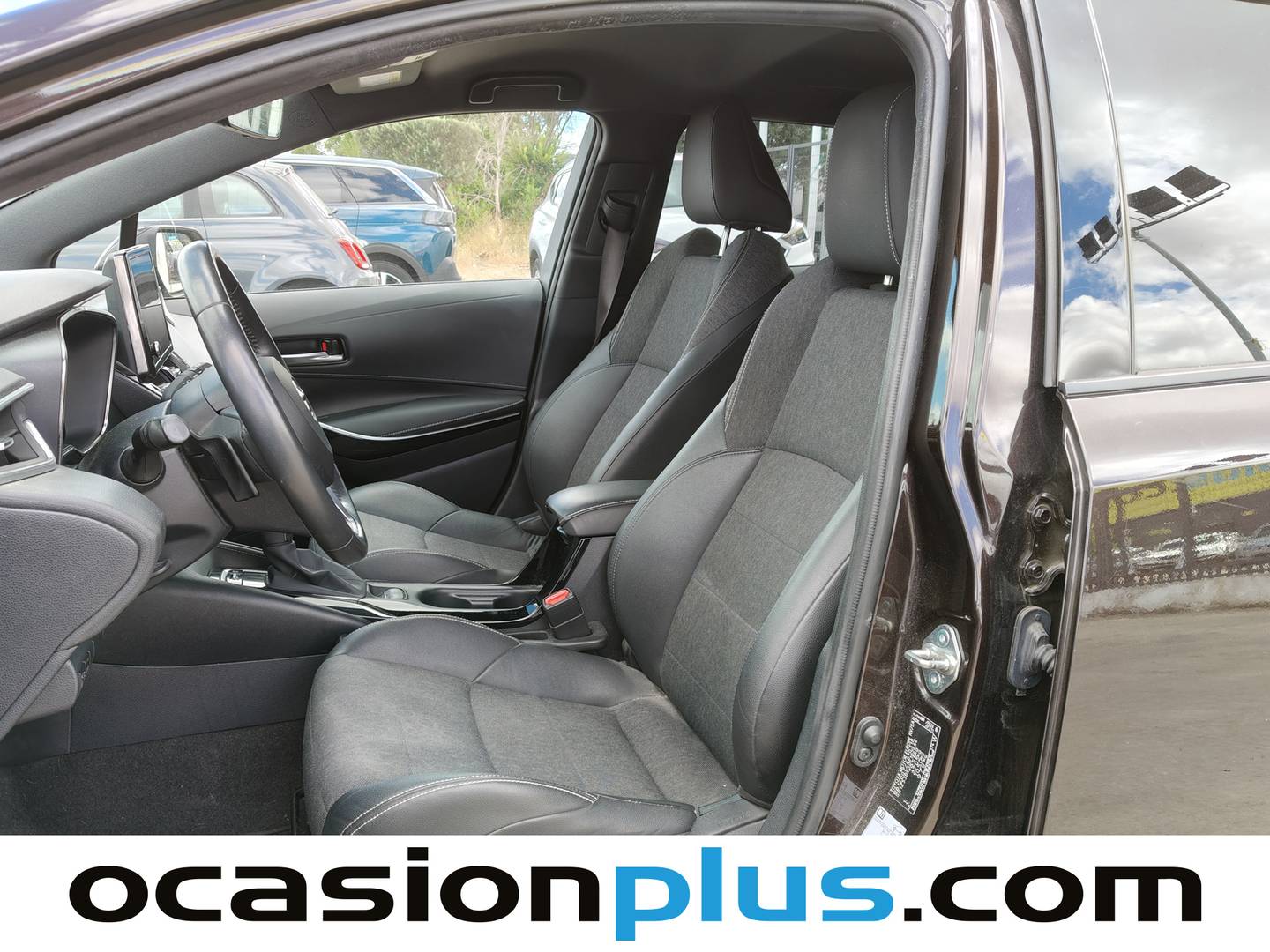 Foto asientos delanteros Toyota Corolla Toyota Corolla Touring Sports 180H Style E-CVT (180 CV)