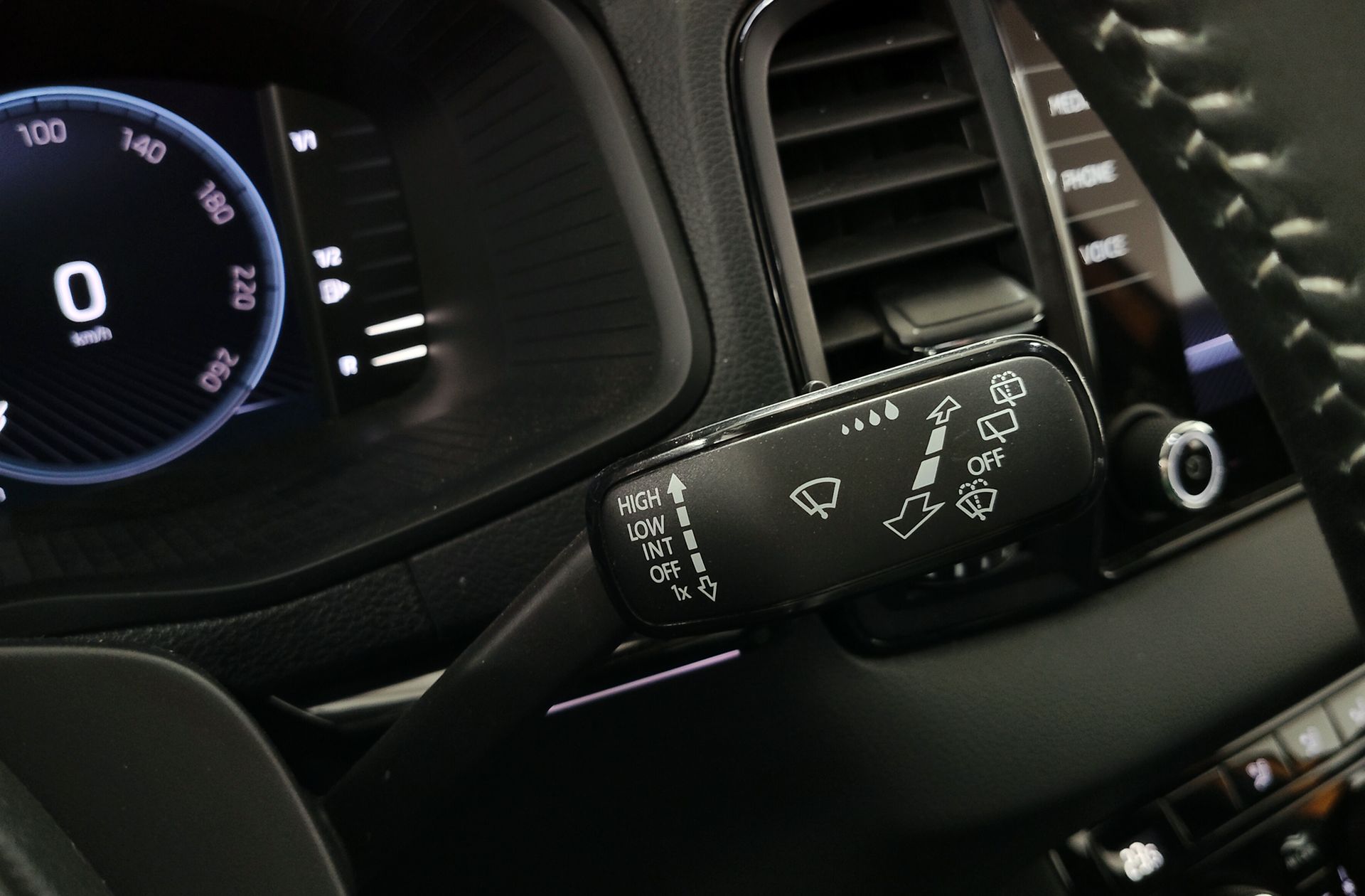 Škoda Karoq 2.0 TDI Sportline - foto 28