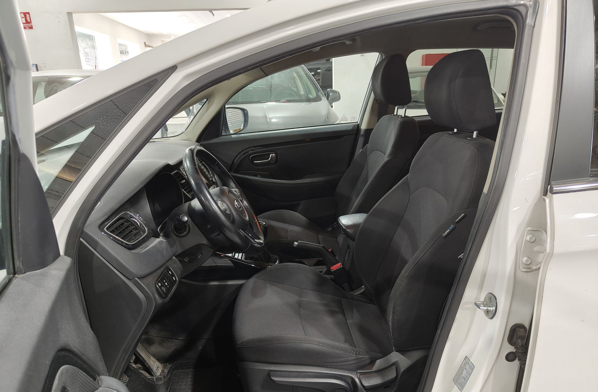 Kia Carens 1.6 GDi Uefa Euro 2016 Eco-Dynamics - foto 10