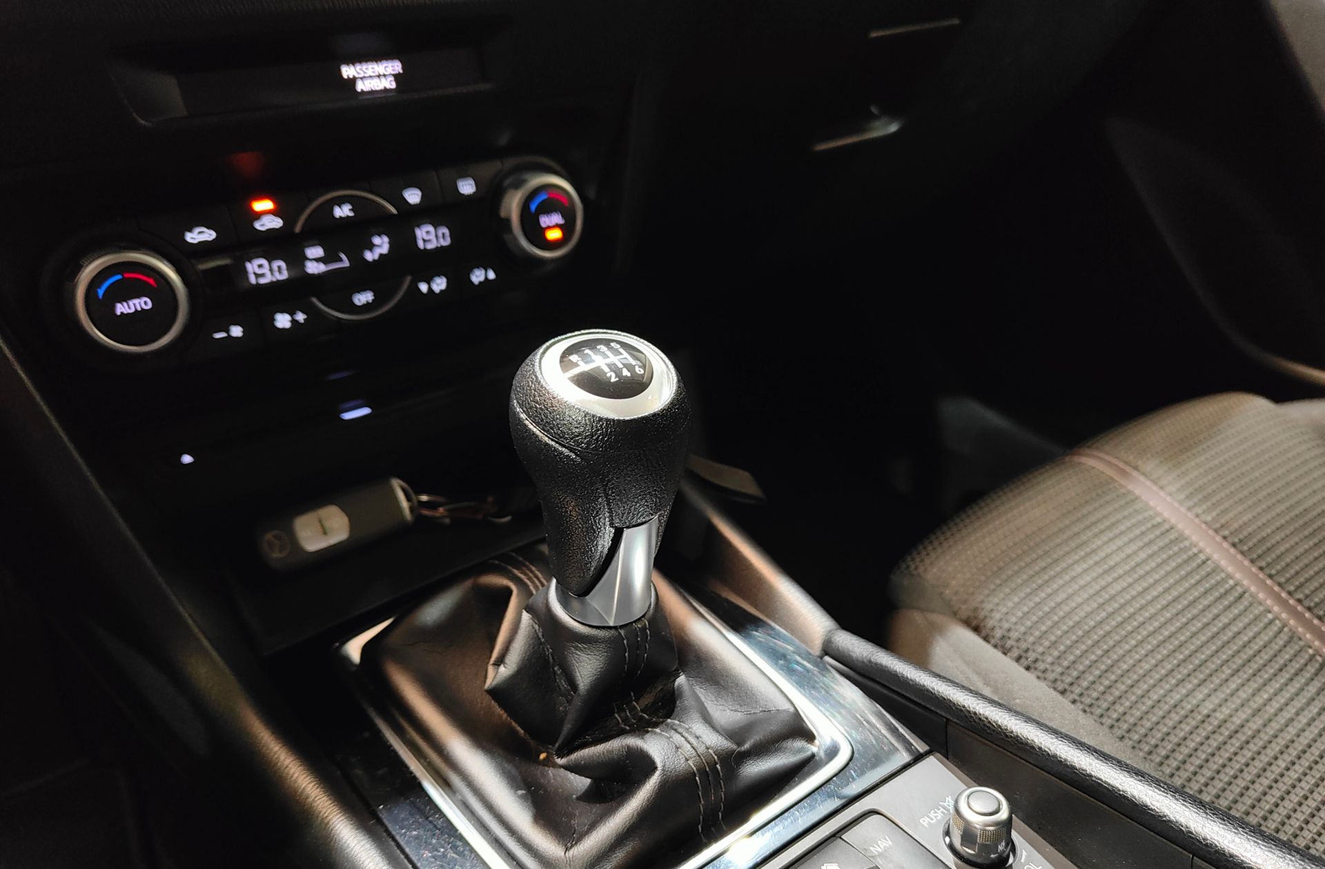 Mazda Mazda3 2.0 GE Black Tech Edition - foto 5