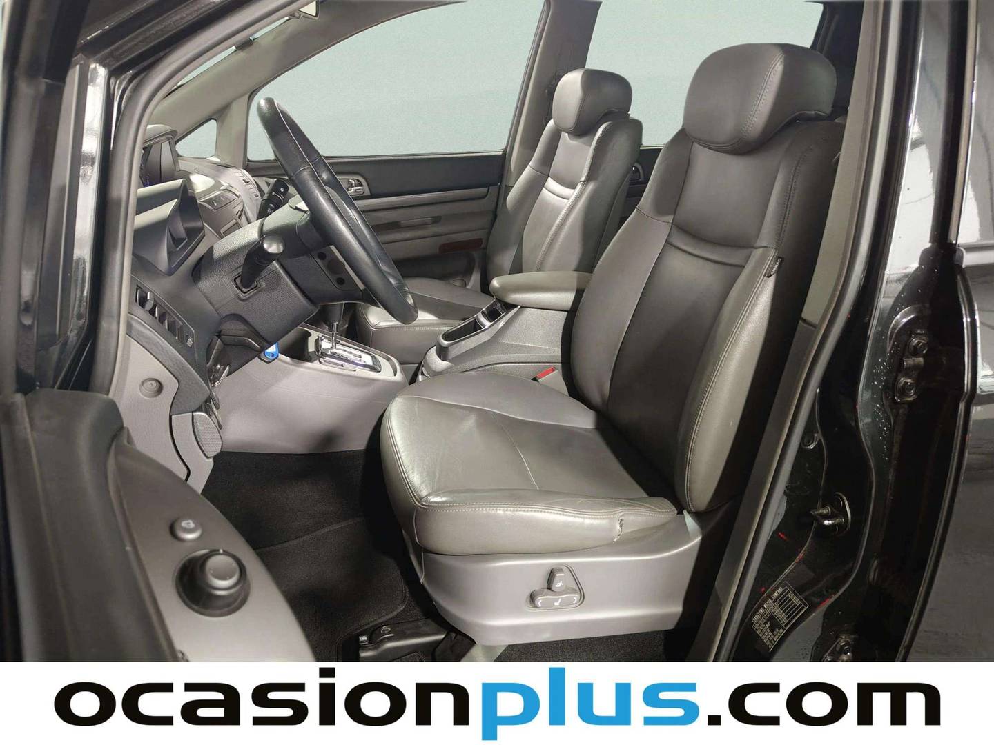 Foto asientos delanteros SsangYong Rodius SsangYong Rodius 2.0 e-Xdi Limited 4x4 Auto (155 CV) 7 Plazas