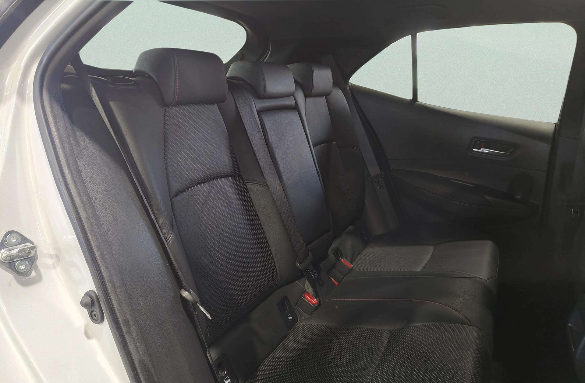 Toyota Corolla 200H GR-Sport - foto 19
