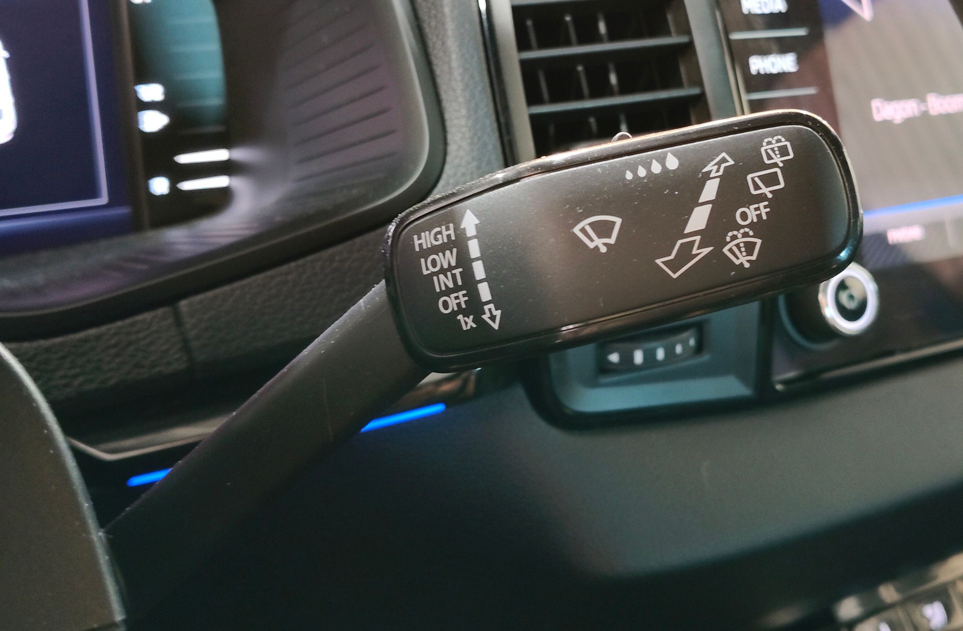 Škoda Karoq 1.5 TSI ACT Sportline DSG - foto 36