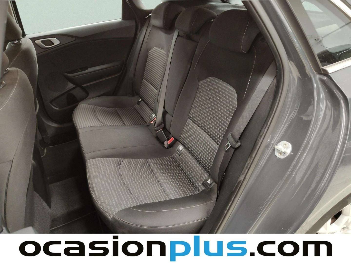 Foto asientos traseros KIA Ceed KIA Ceed 1.6 MHEV iMT Drive (136 CV)