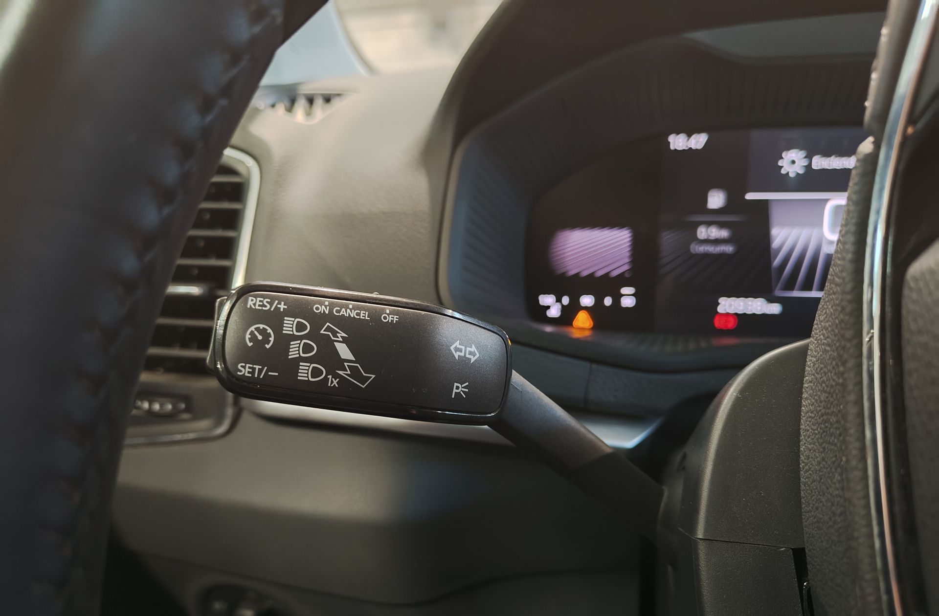 Škoda Karoq 2.0 TDI Selection - foto 25