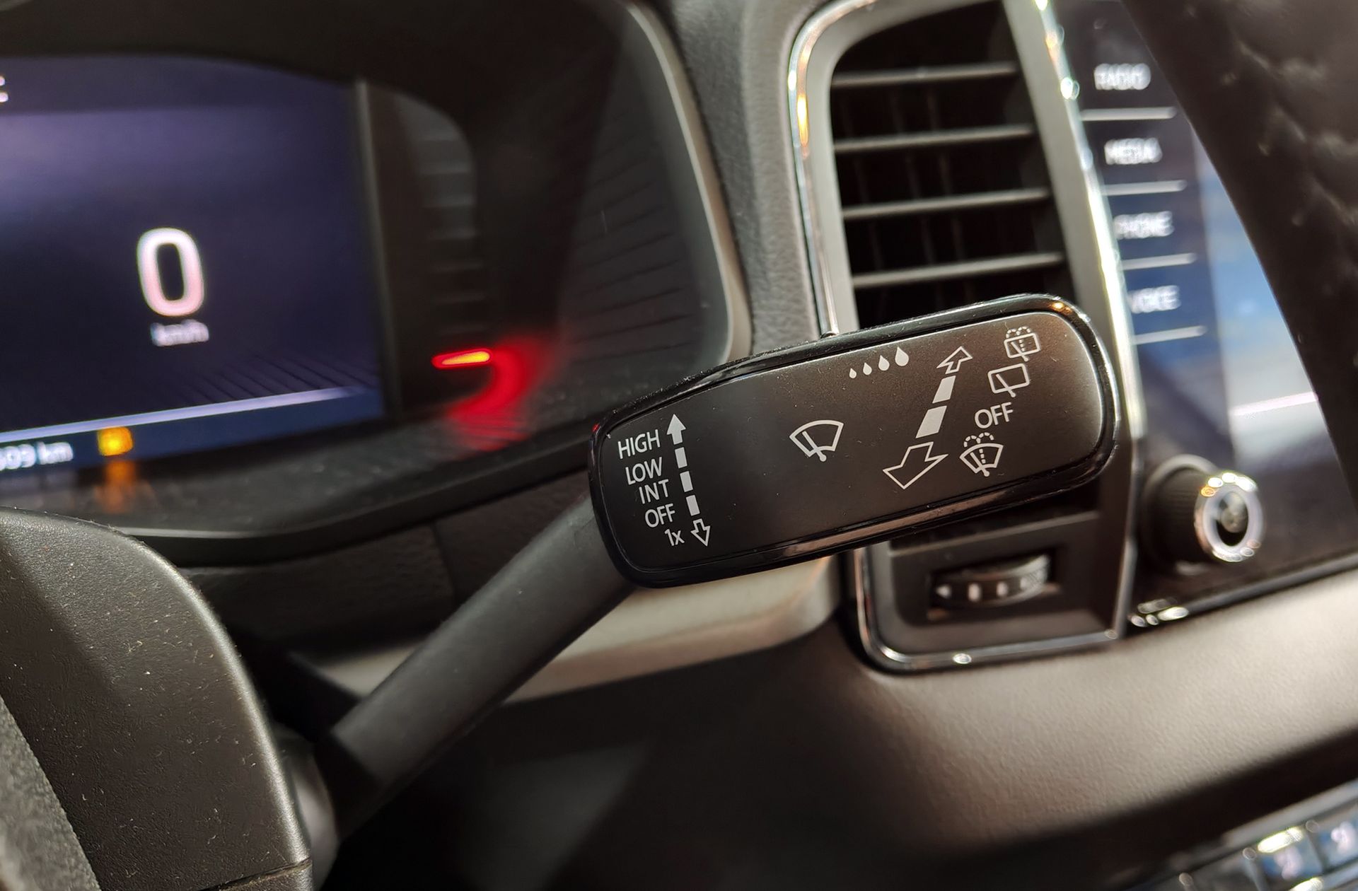 Škoda Karoq 1.5 TSI ACT Ambition DSG - foto 24