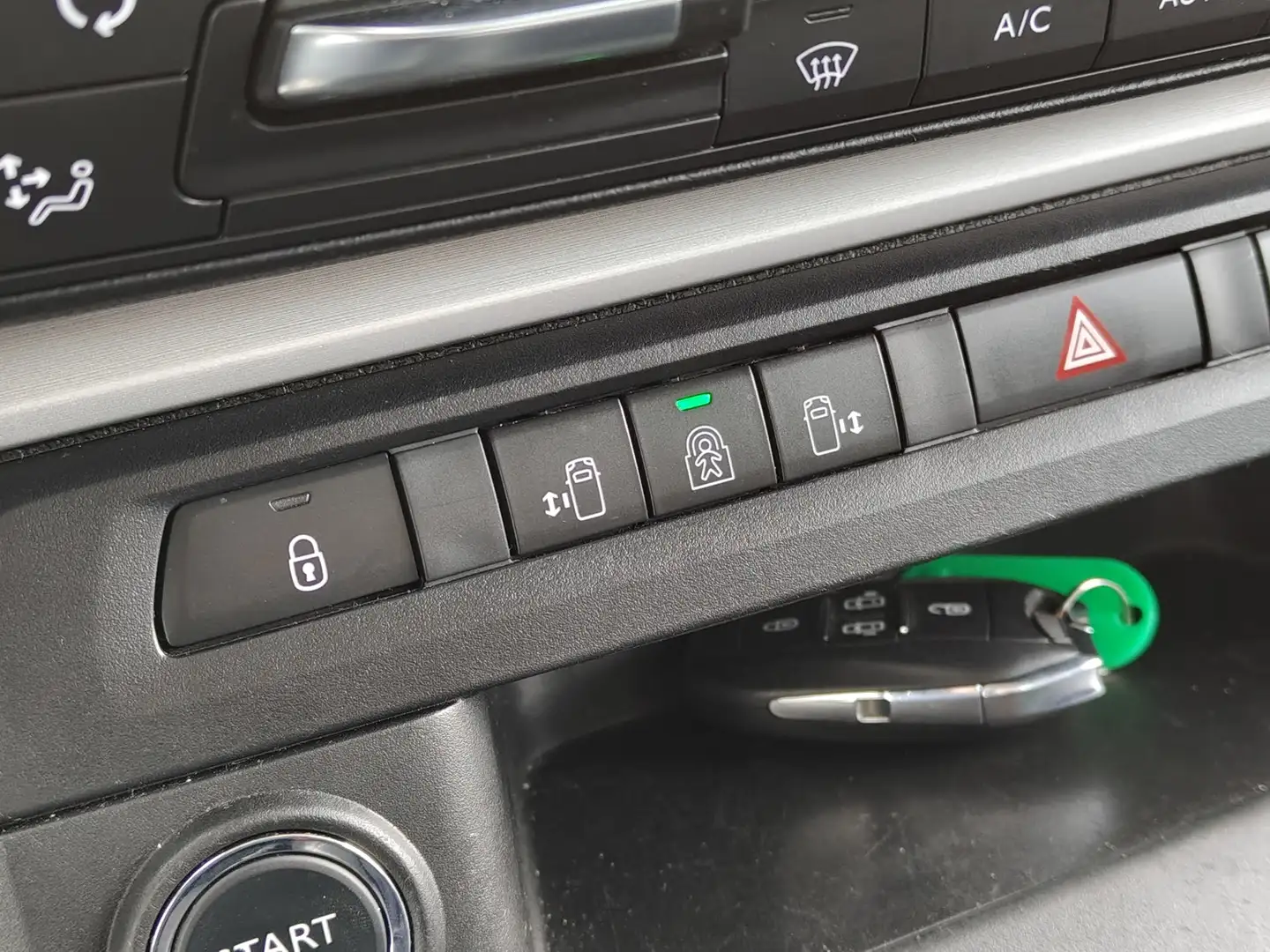 Foto Peugeot Traveller Peugeot Traveller BlueHDi 150 Allure Standard (150 CV) 8 Plazas