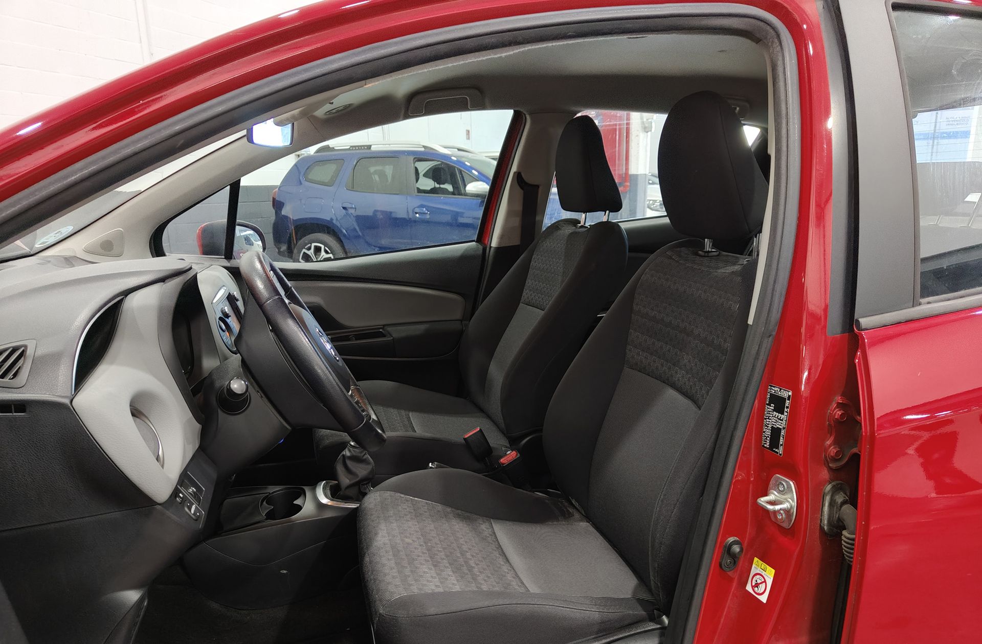 Toyota Yaris 100 Active - foto 9