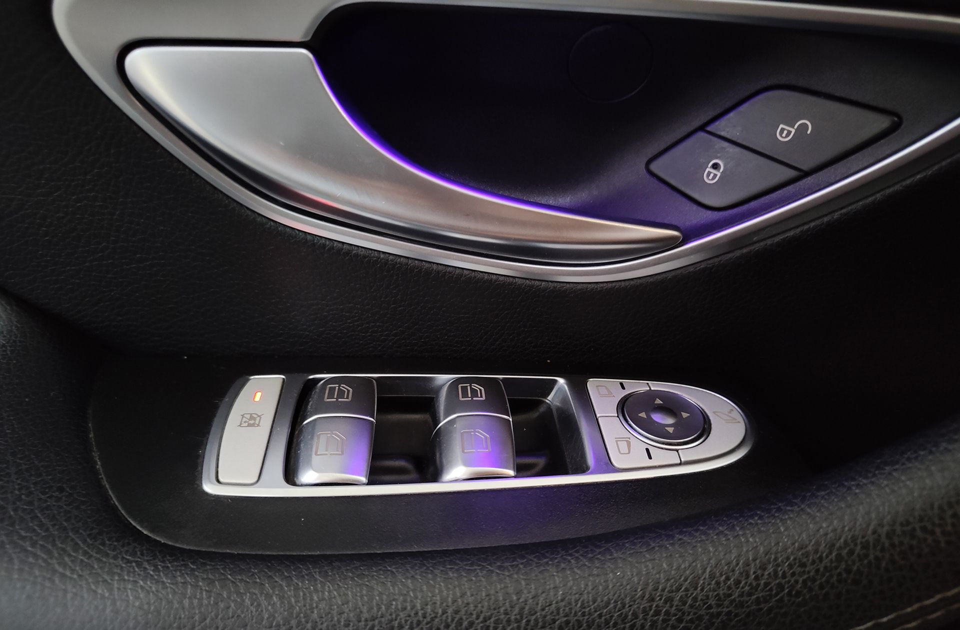 Mercedes-Benz Clase E 220 d Cabrio Pack AMG - foto 49