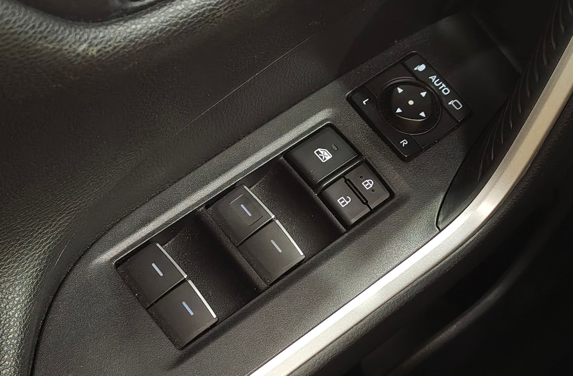 Toyota RAV4 2.5l PLUG-IN 300PH Style Plus e-CVT - foto 41