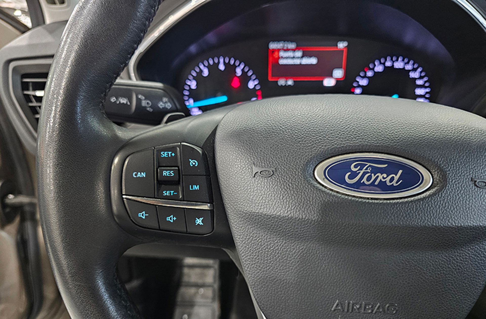 Ford Focus 1.0 EcoBoost Active - foto 23