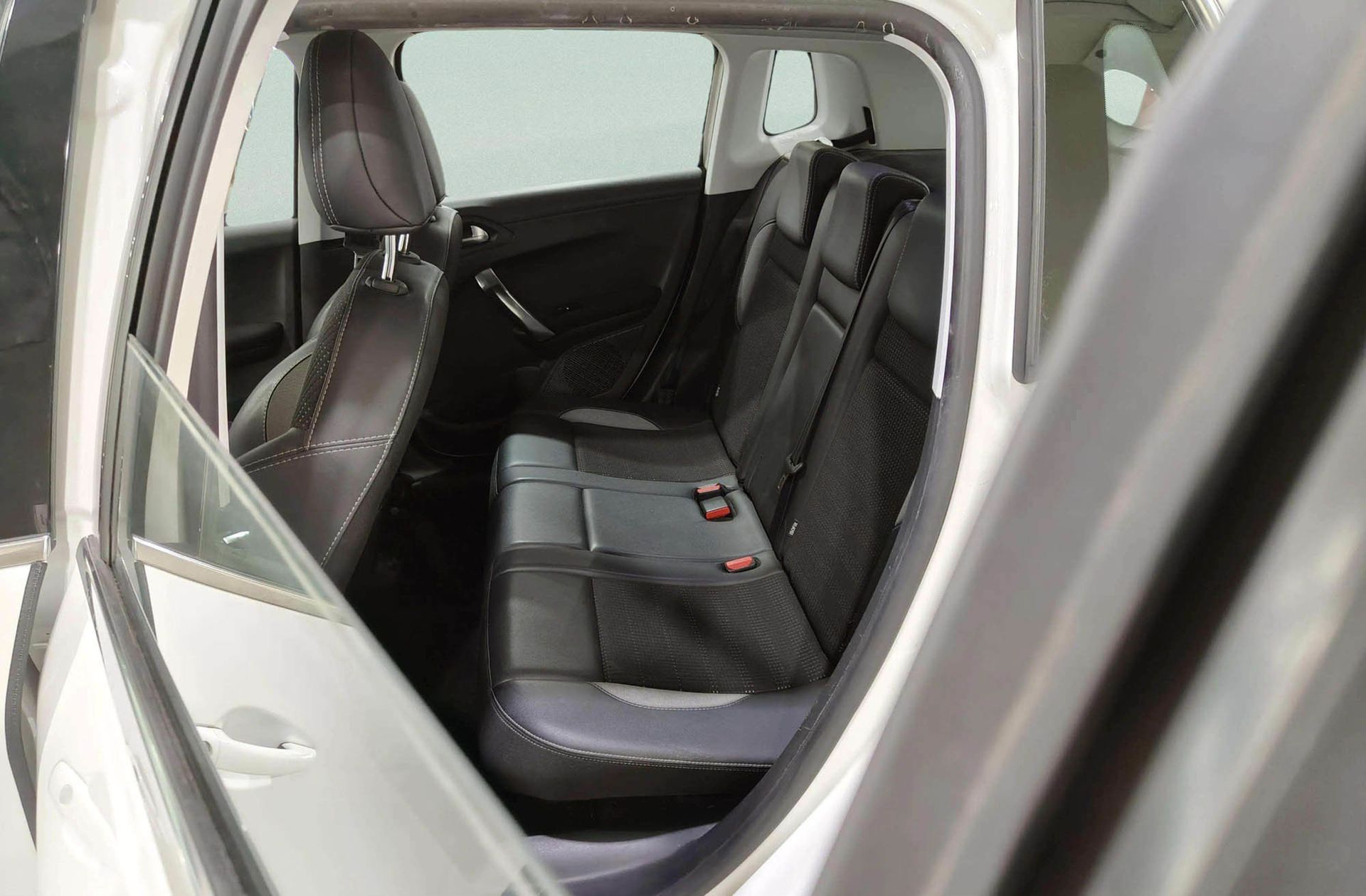 Peugeot 2008 BlueHDi 120 Allure - foto 11