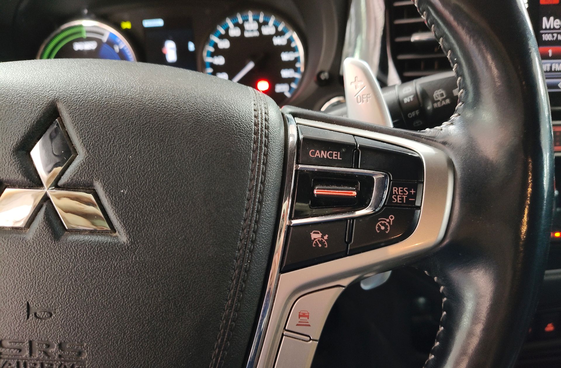 Mitsubishi Outlander 2.4 PHEV Kaiteki 4WD - foto 30