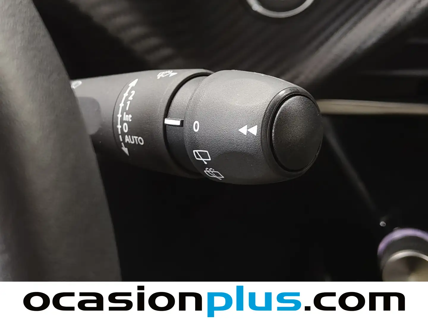 Foto Peugeot 2008 Peugeot 2008 Allure Hybrid eDCS6 (136 CV)