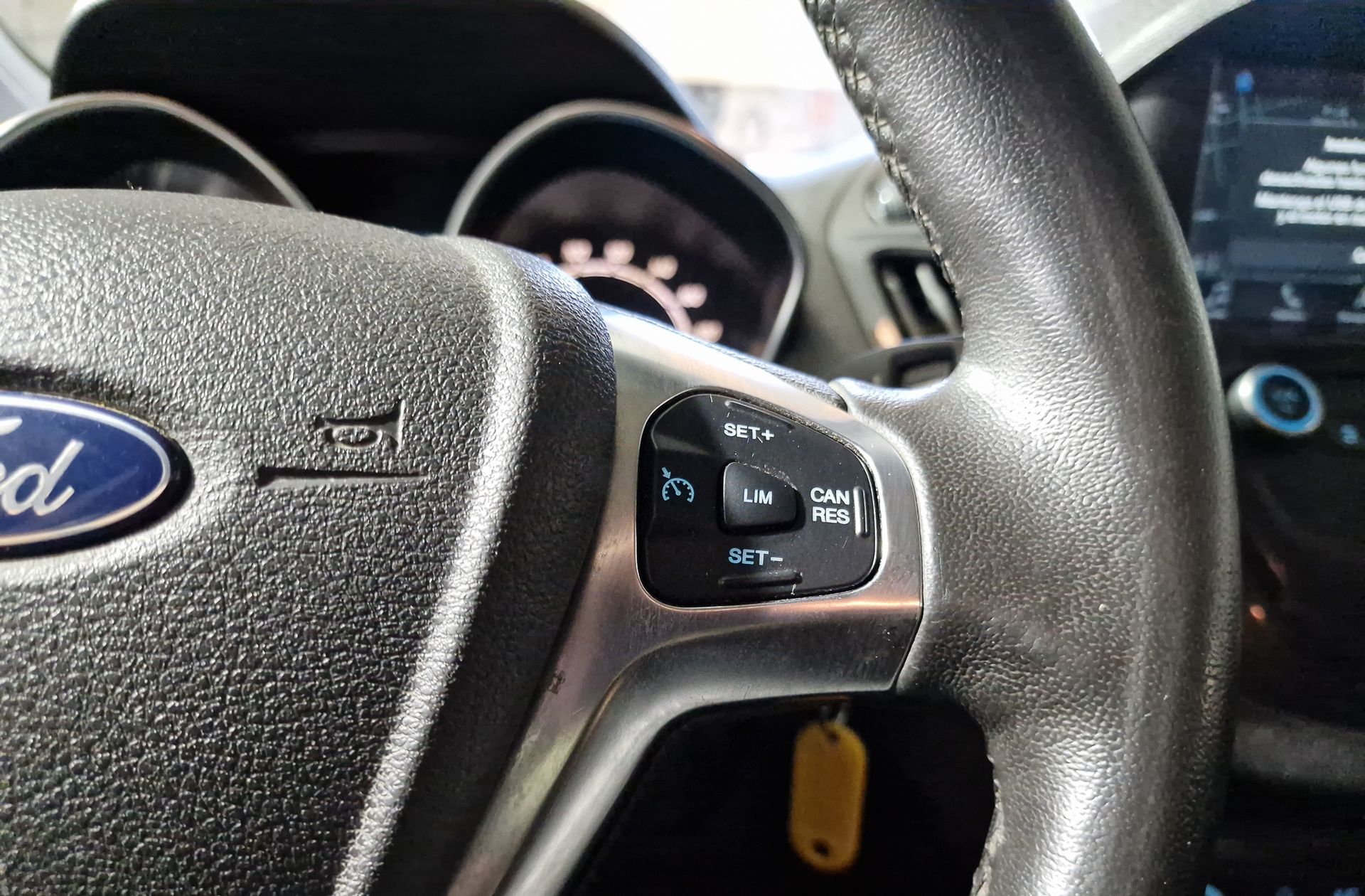 Ford Tourneo Courier 1.0 EcoBoost Titanium - foto 25