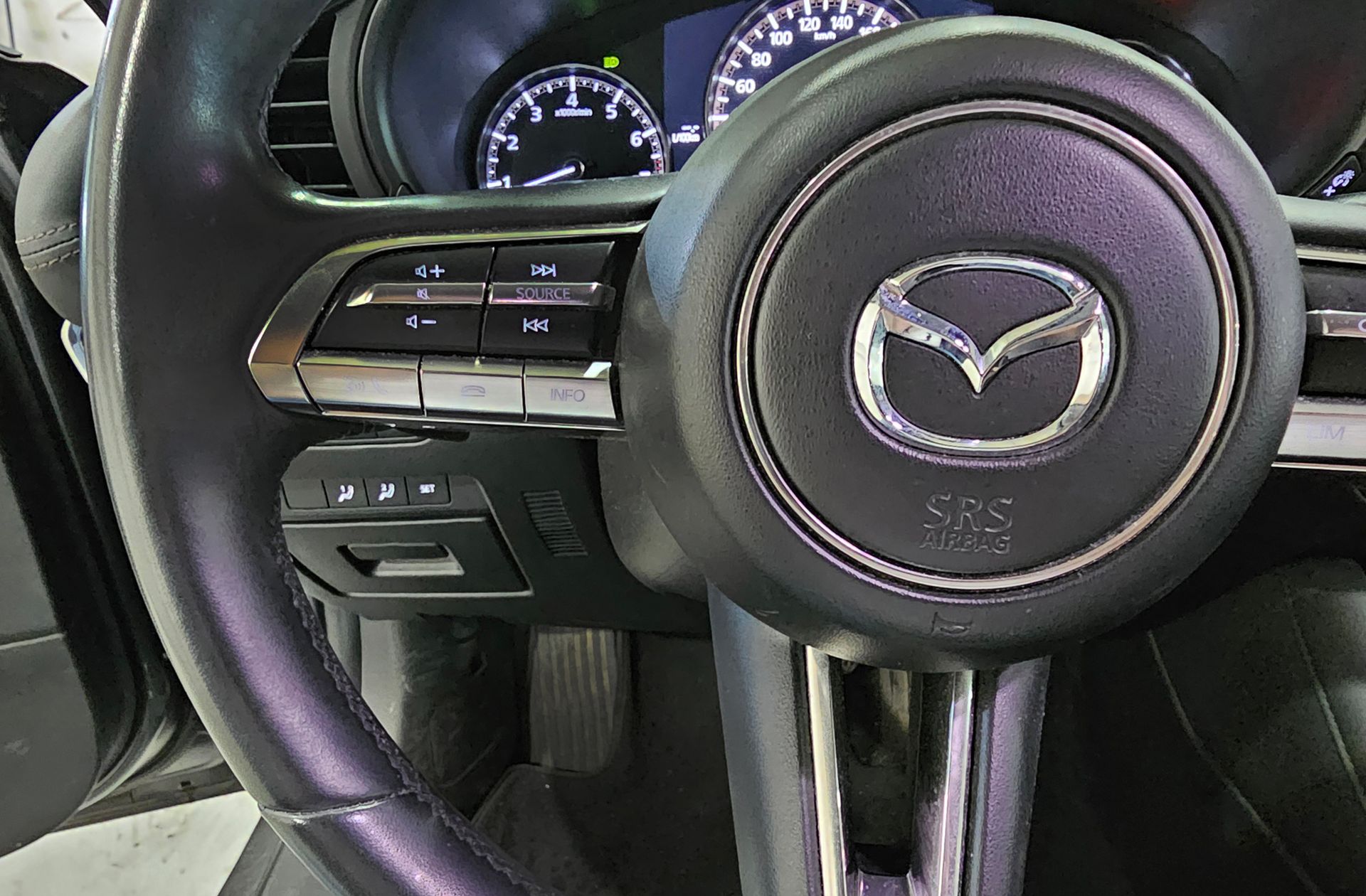 Mazda Mazda3 2.0 Sedan Skyactiv-G Zenith Safety Black - foto 30