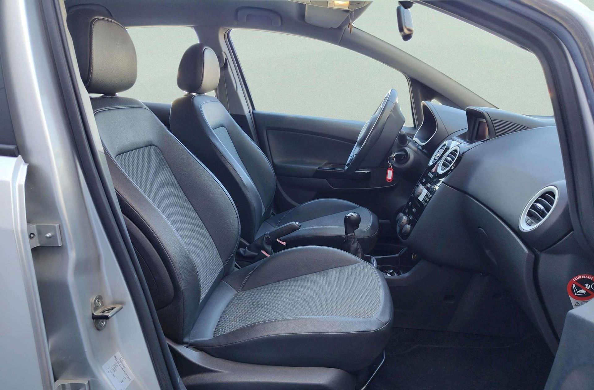 Opel Corsa 1.4 Cosmo - foto 15