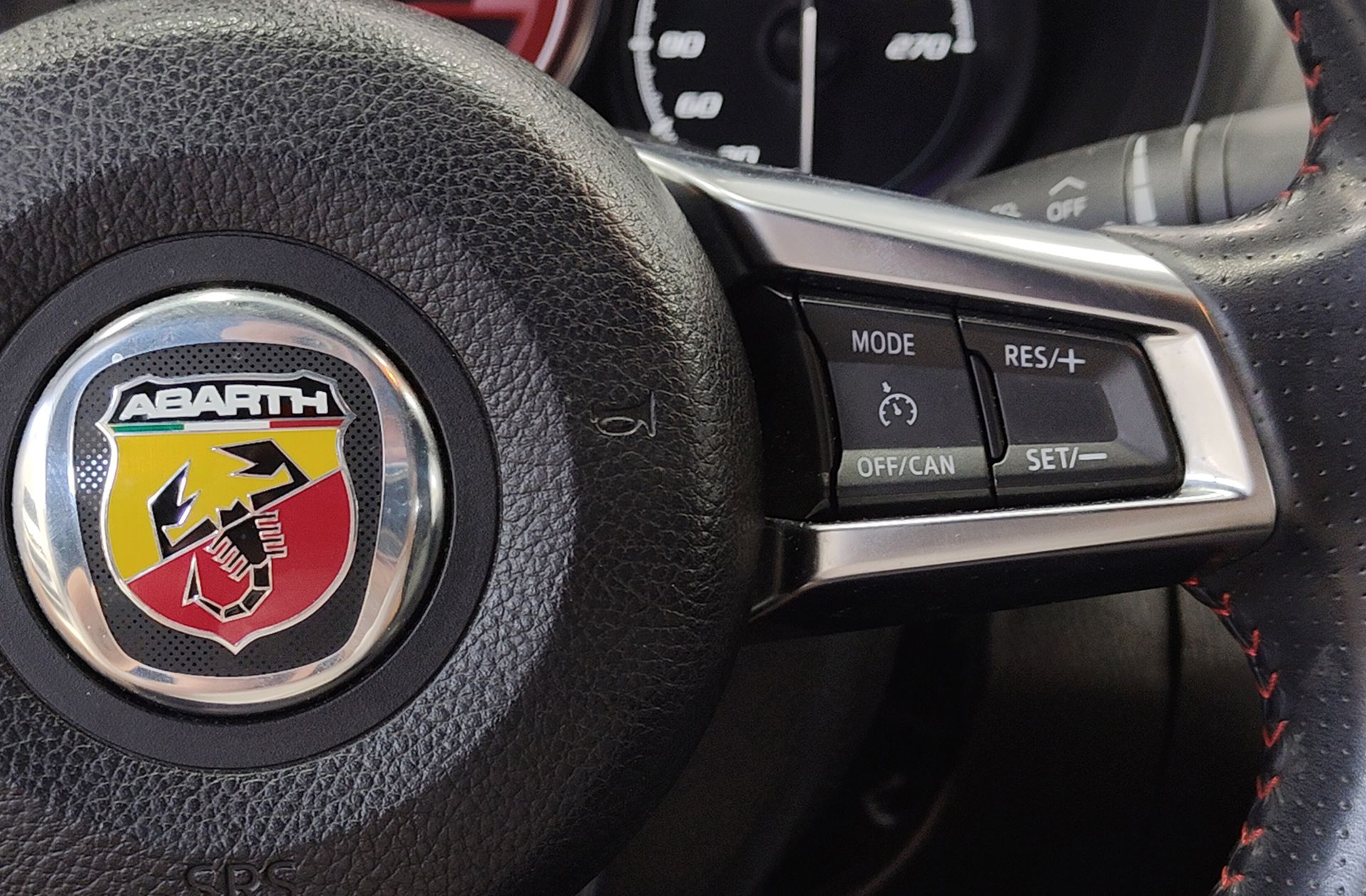 Abarth 124 Spider Scorpione - foto 24