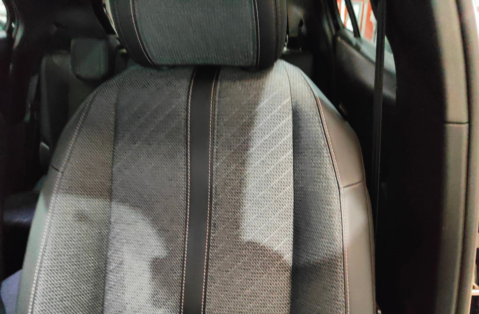 Peugeot 2008 Allure Hybrid eDCS6 - foto 7
