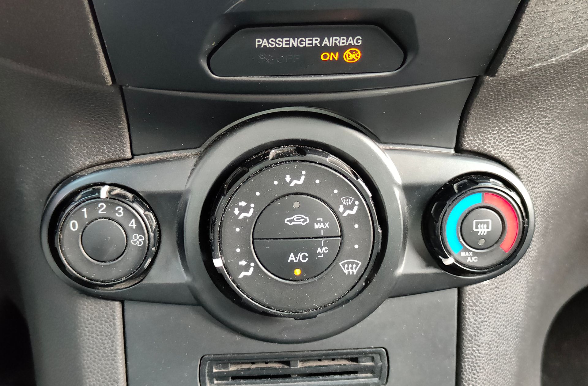 Ford Fiesta 1.5 TDCi Trend - foto 24