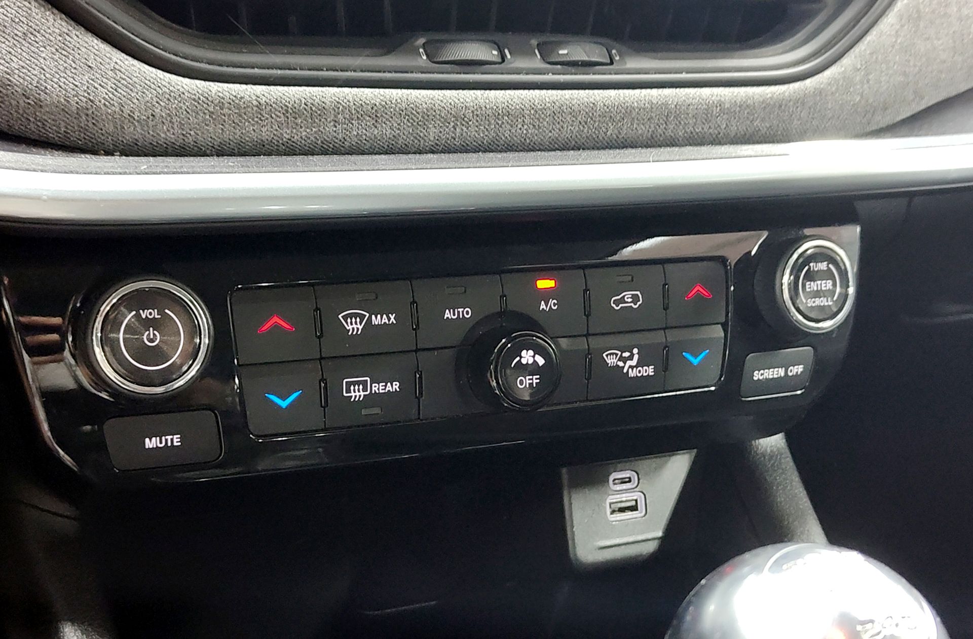 Jeep Compass 1.6 MultiJet Longitude 4x2 - foto 30