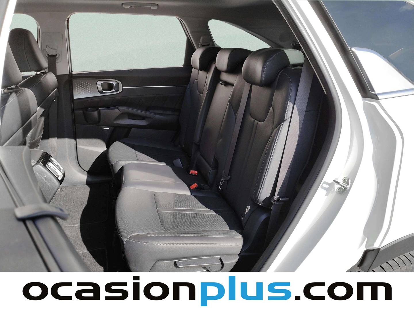 Foto asientos traseros KIA Sorento KIA Sorento 1.6 T-GDi HEV Emotion Pack Advanced 4x2 (230 CV) 7 Plazas