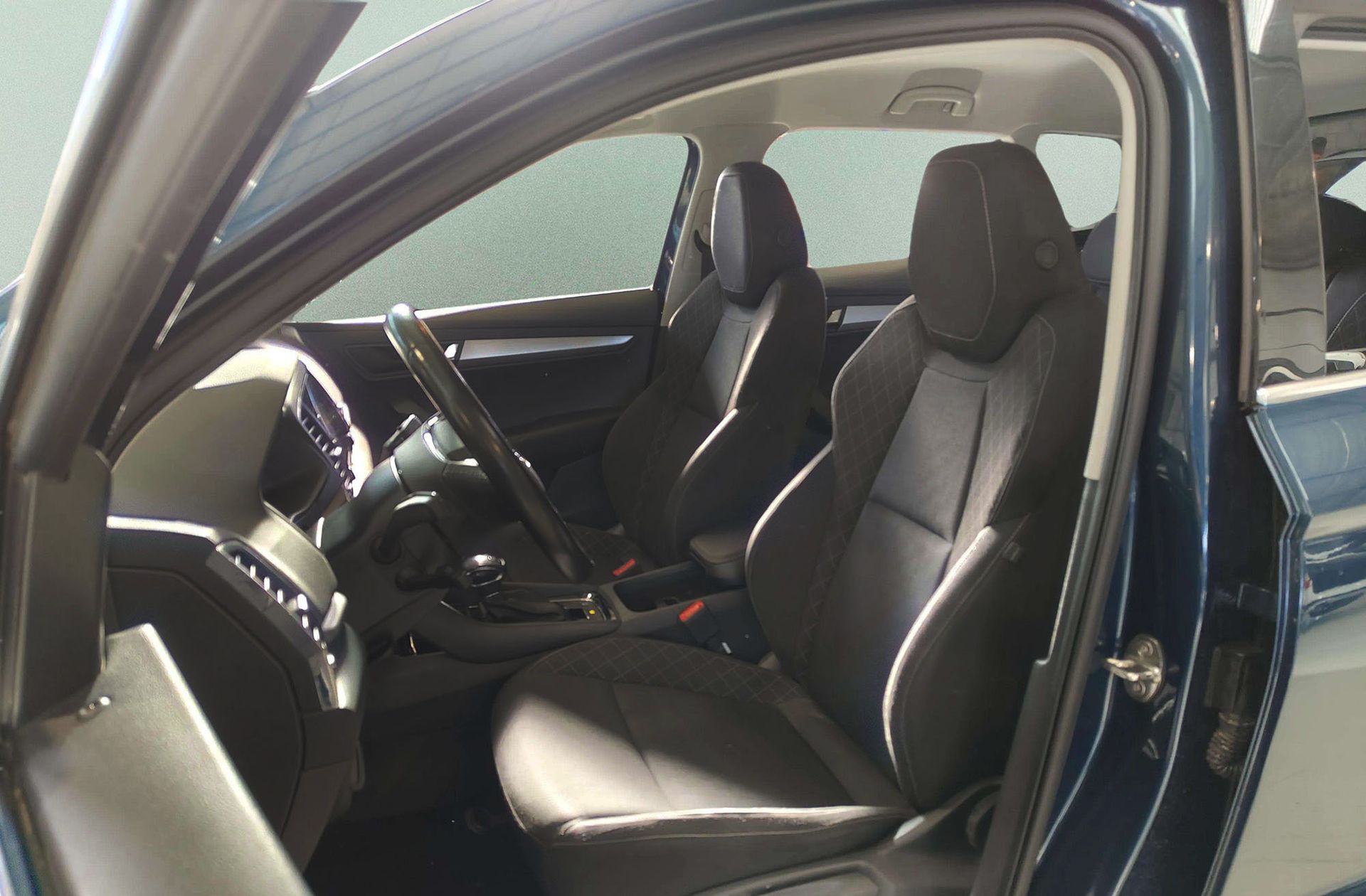 Škoda Karoq 2.0 TDI Ambition 4x4 DSG - foto 15