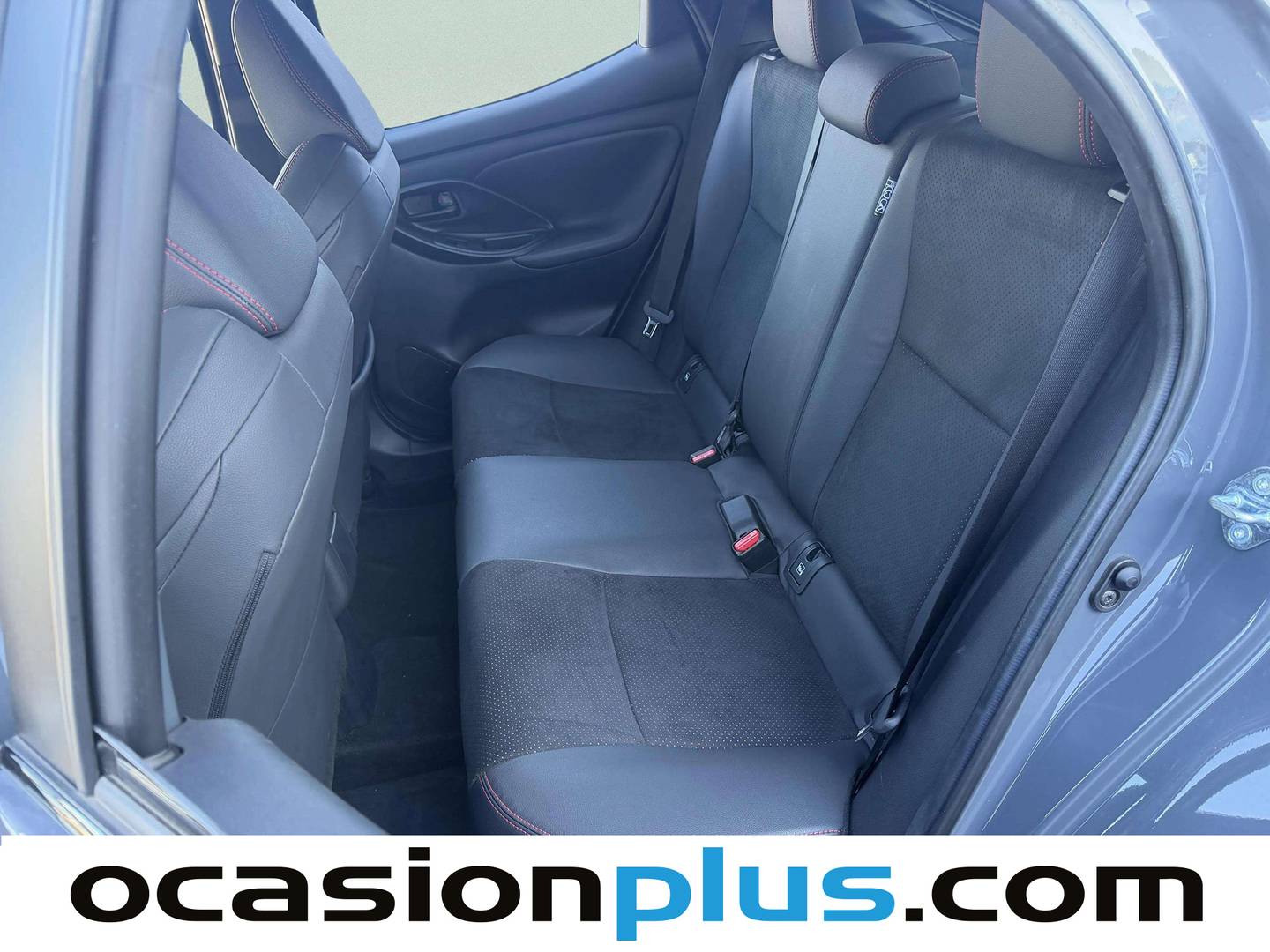 Foto asientos traseros Toyota Yaris Toyota Yaris 130H GR Sport Plus (130 CV)