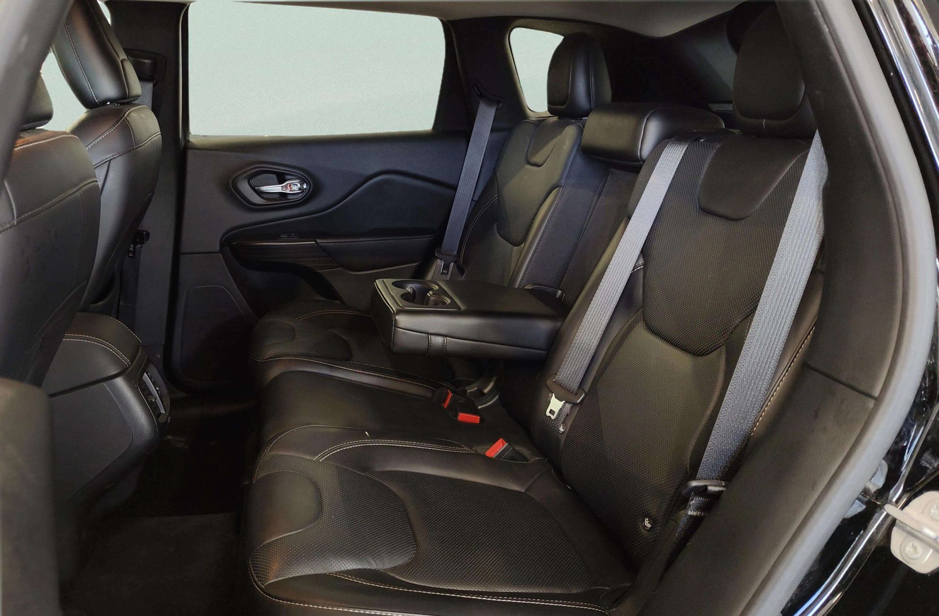 Jeep Cherokee 2.2D Night Eagle 4x4 ADI Aut. - foto 13