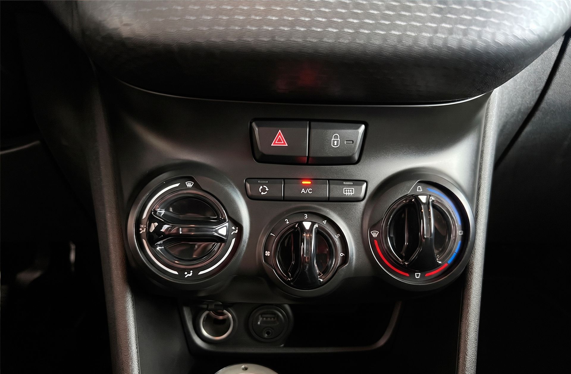 Peugeot 2008 BlueHDi 100 Style - foto 33