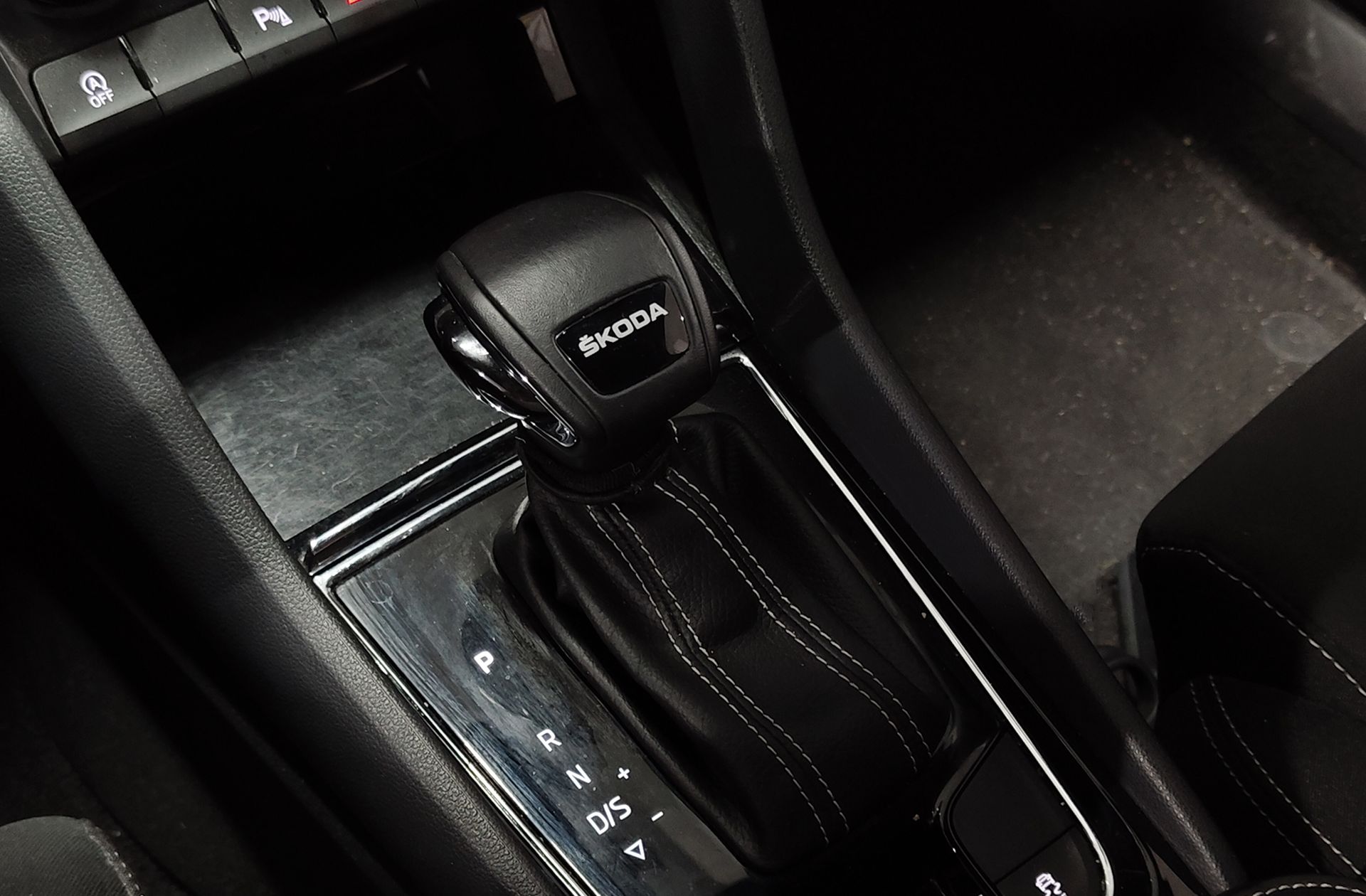 Škoda Karoq 1.5 TSI ACT Sportline DSG - foto 6