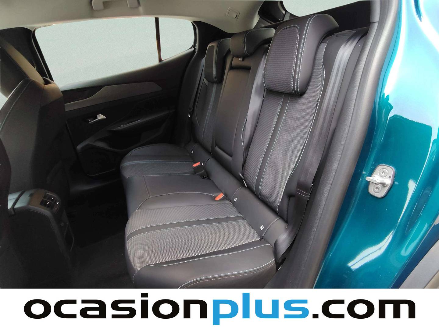 Foto Peugeot 408 Peugeot 408 Allure Hybrid 145 eDCS6 (145 CV) siete plazas
