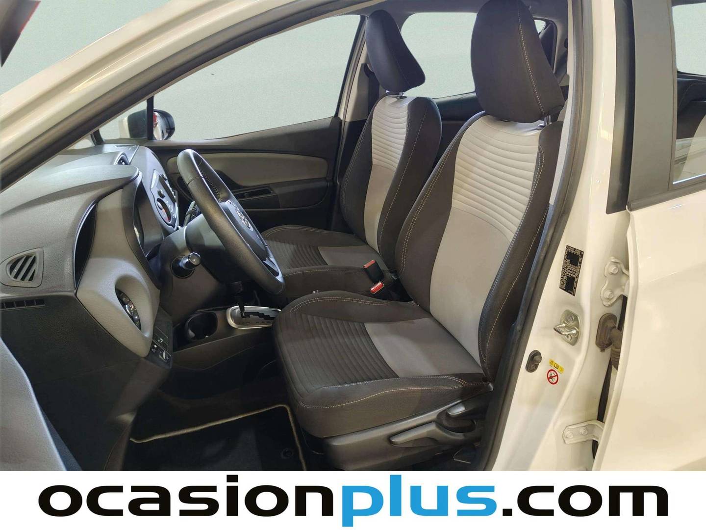Foto asientos delanteros Toyota Yaris Toyota Yaris 1.5 Hybrid Active (100 CV)