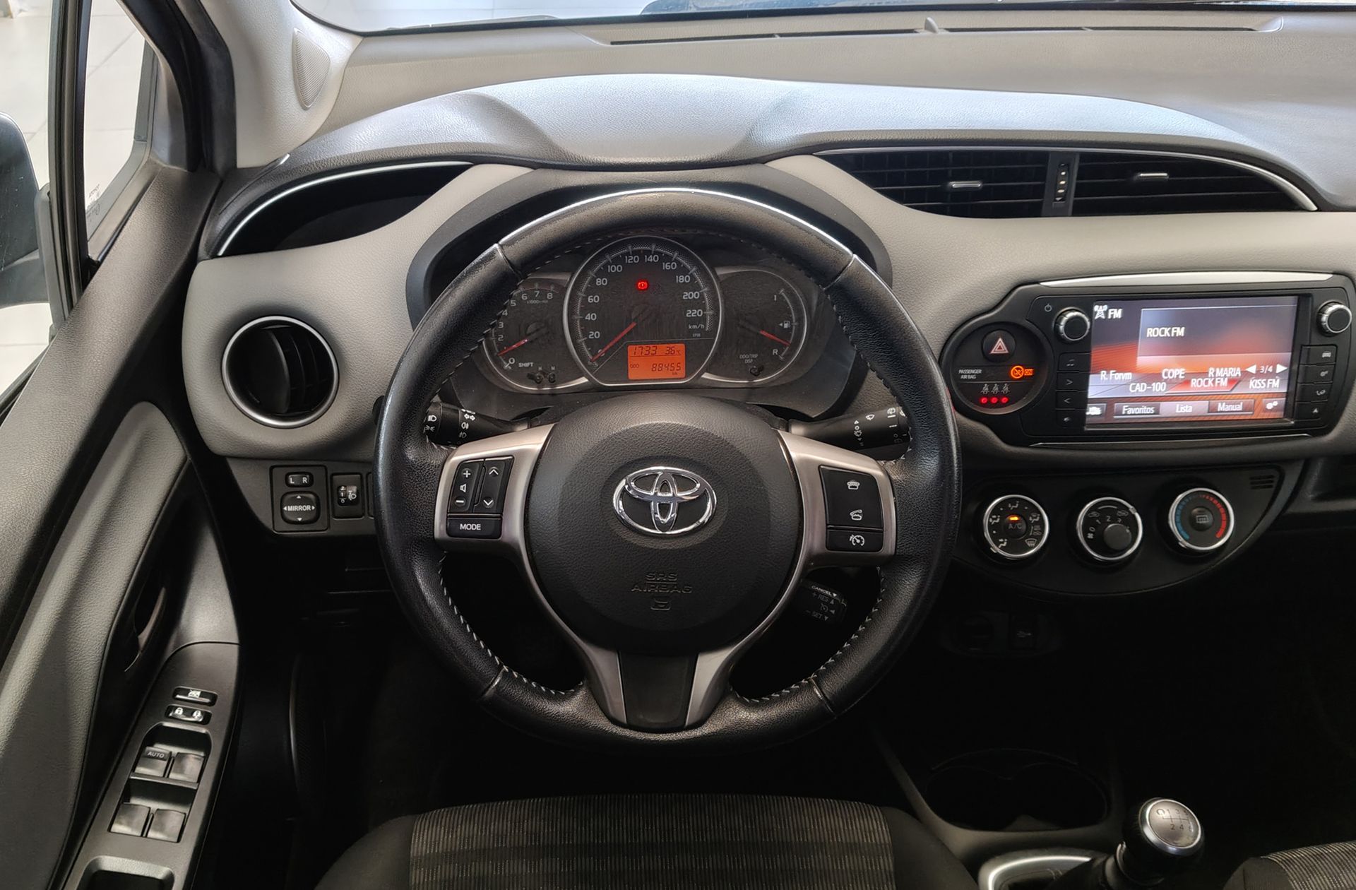 Toyota Yaris 1.3 Active - foto 19