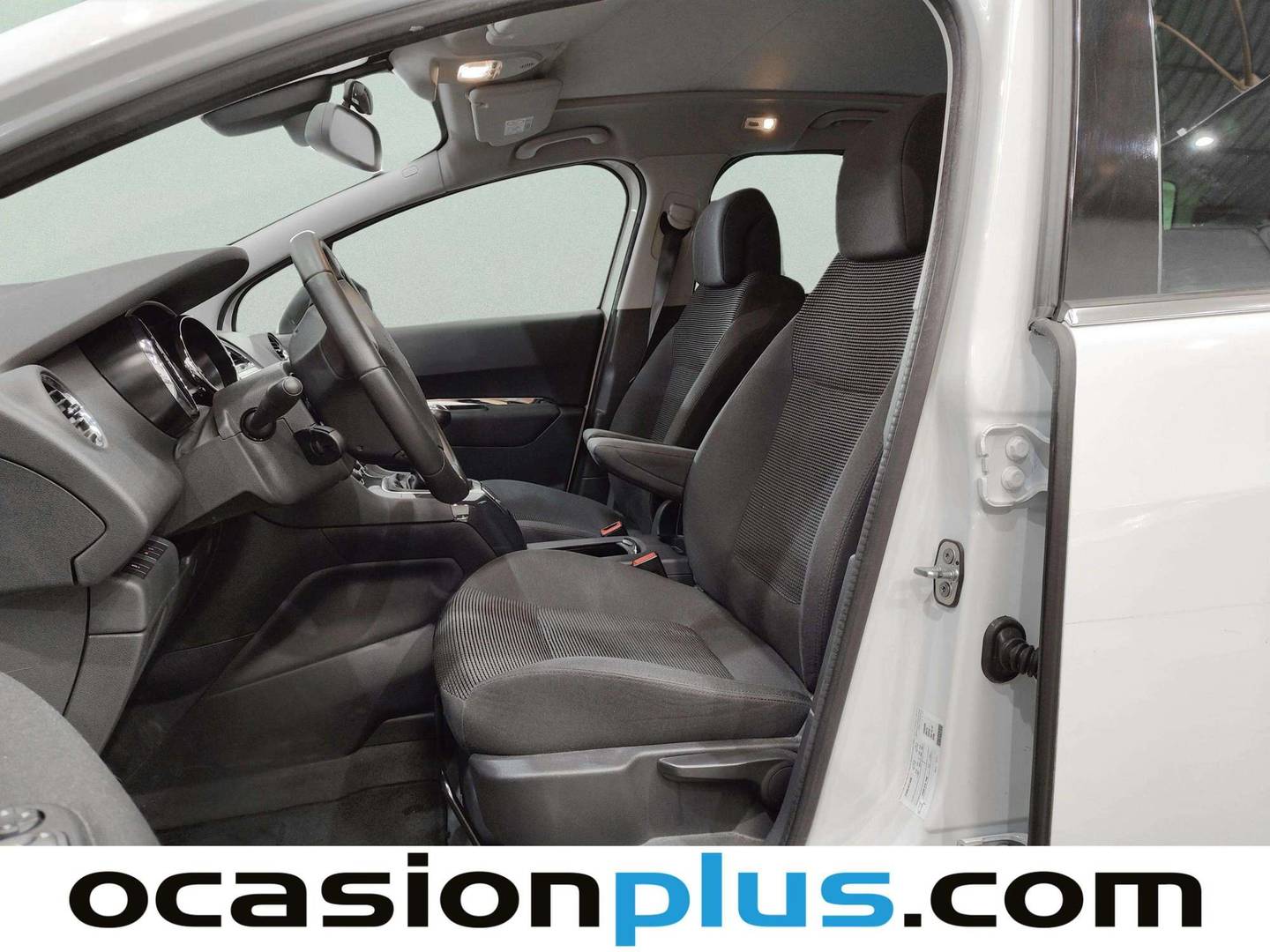 Foto asientos delanteros Peugeot 5008 Peugeot 5008 Allure 1.2 PureTech S&S (130 CV) 7 Plazas