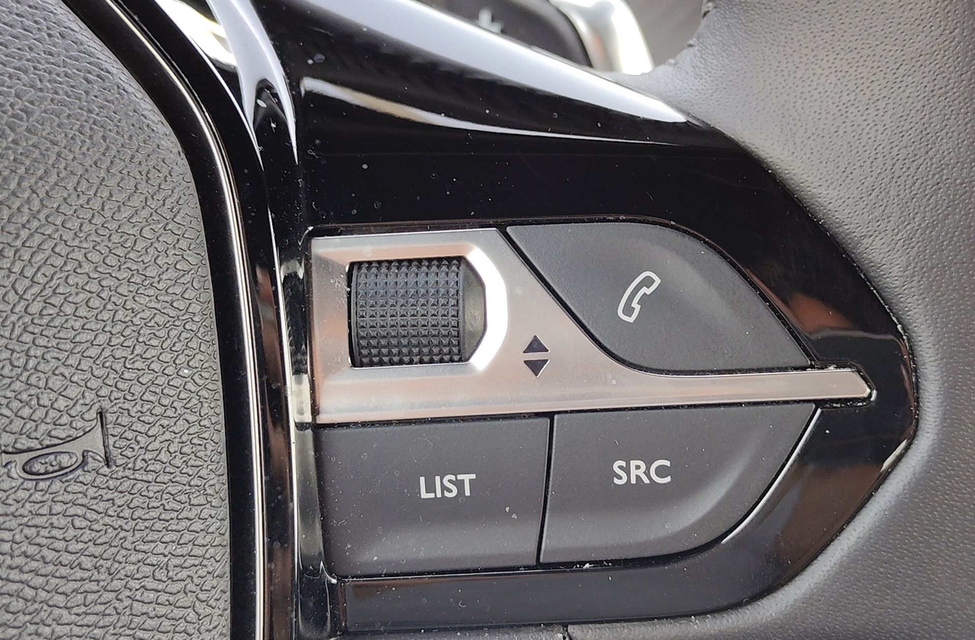 Peugeot 2008 Allure Hybrid eDCS6 - foto 27