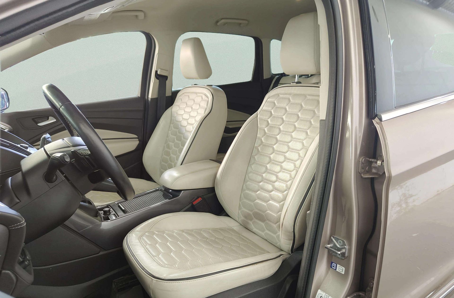 Ford Kuga 2.0 TDCi Vignale 4x4 Powershift - foto 9