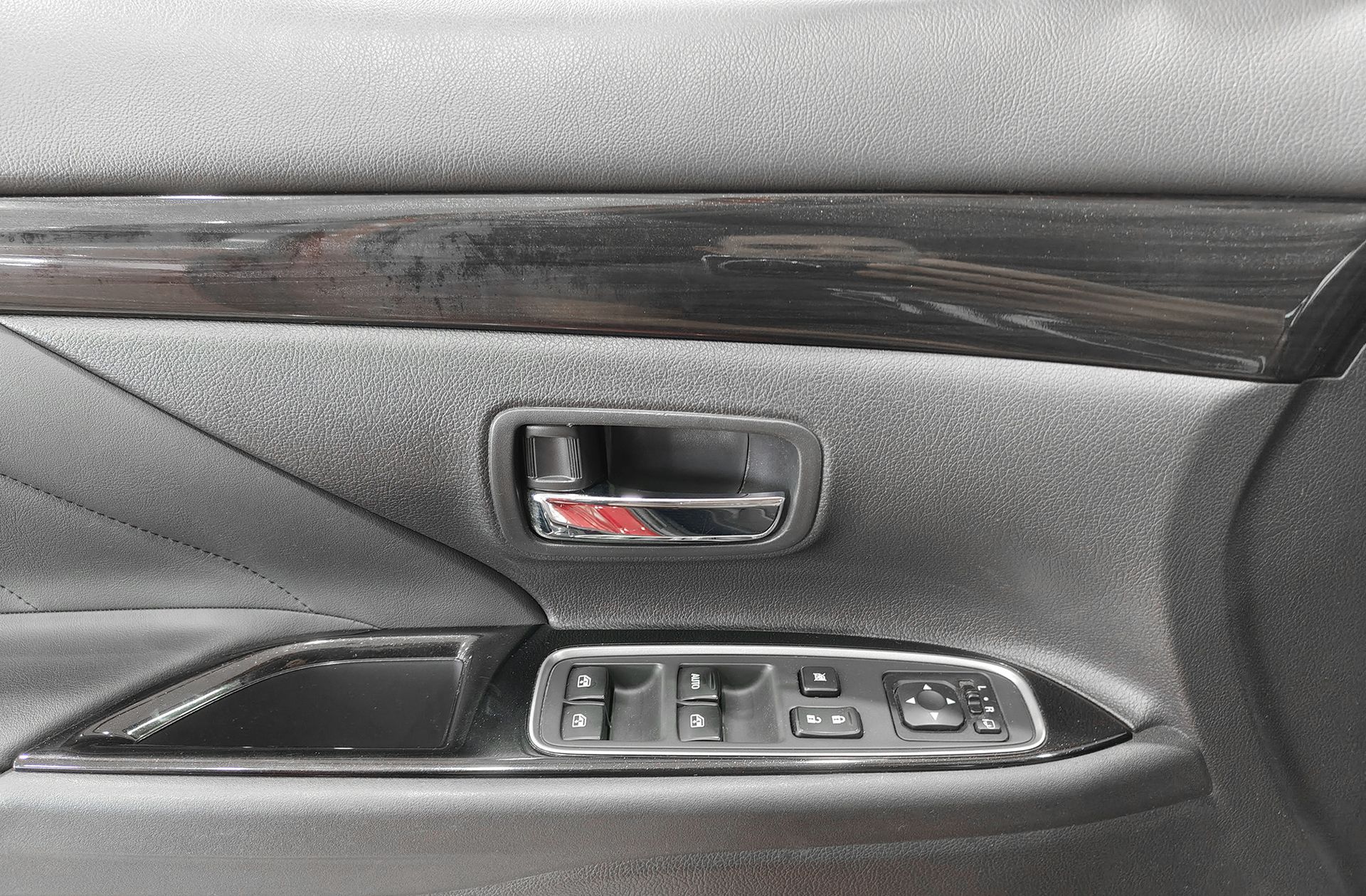 Mitsubishi Outlander 2.0 PHEV Kaiteki 4WD - foto 35