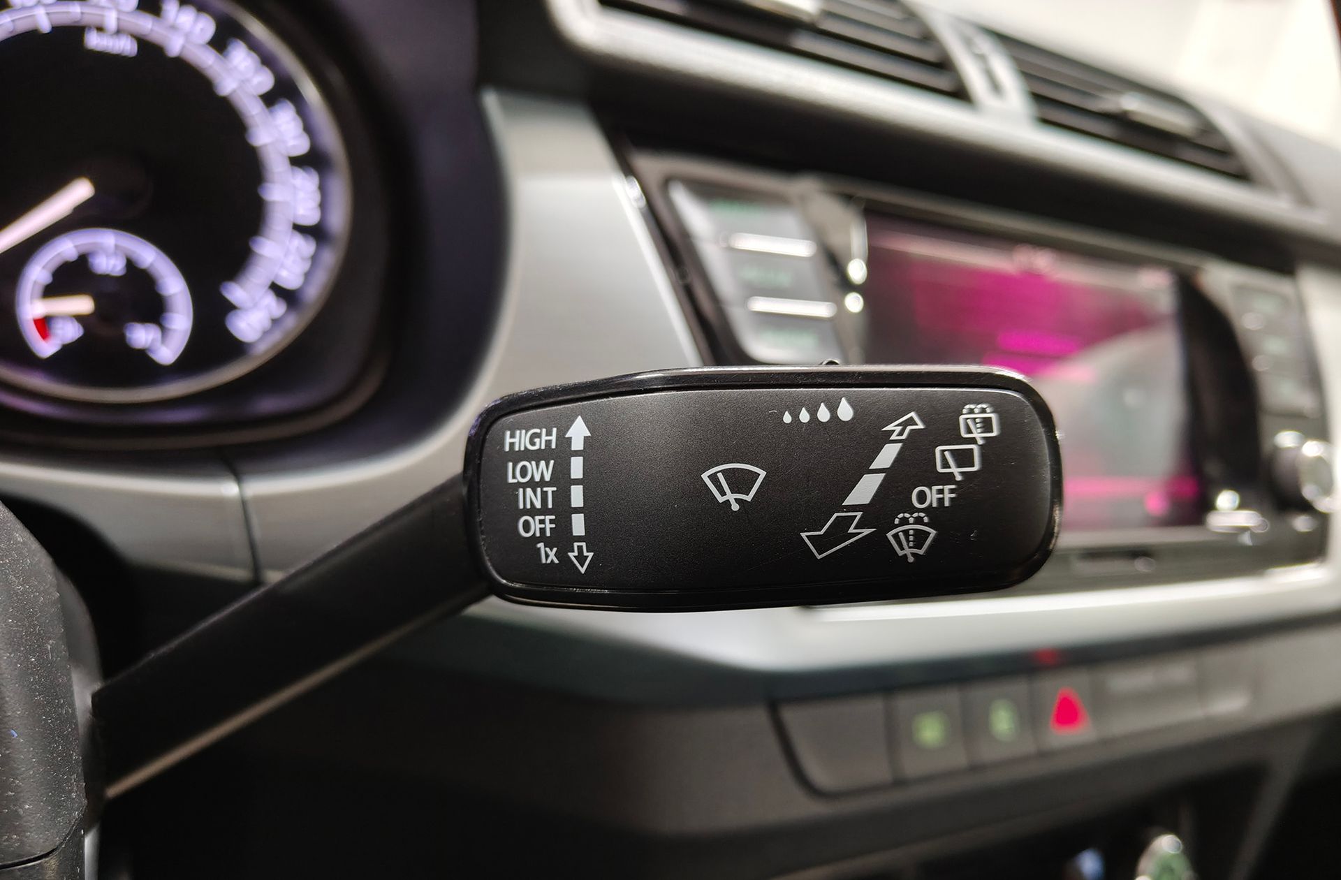 Škoda Fabia 1.0 MPI Like - foto 29