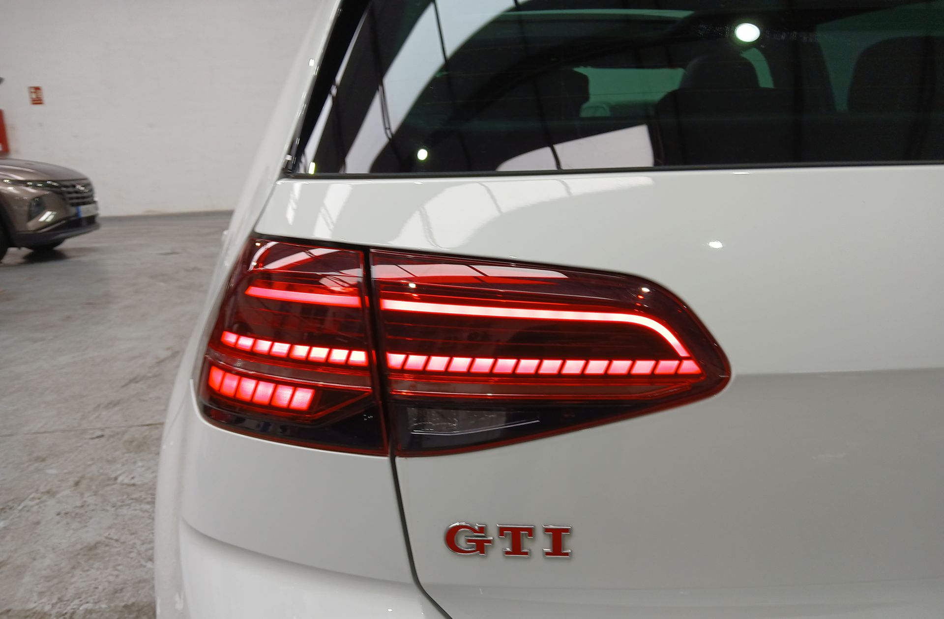 Volkswagen Golf GTI Performance 2.0 TSI DSG - foto 18
