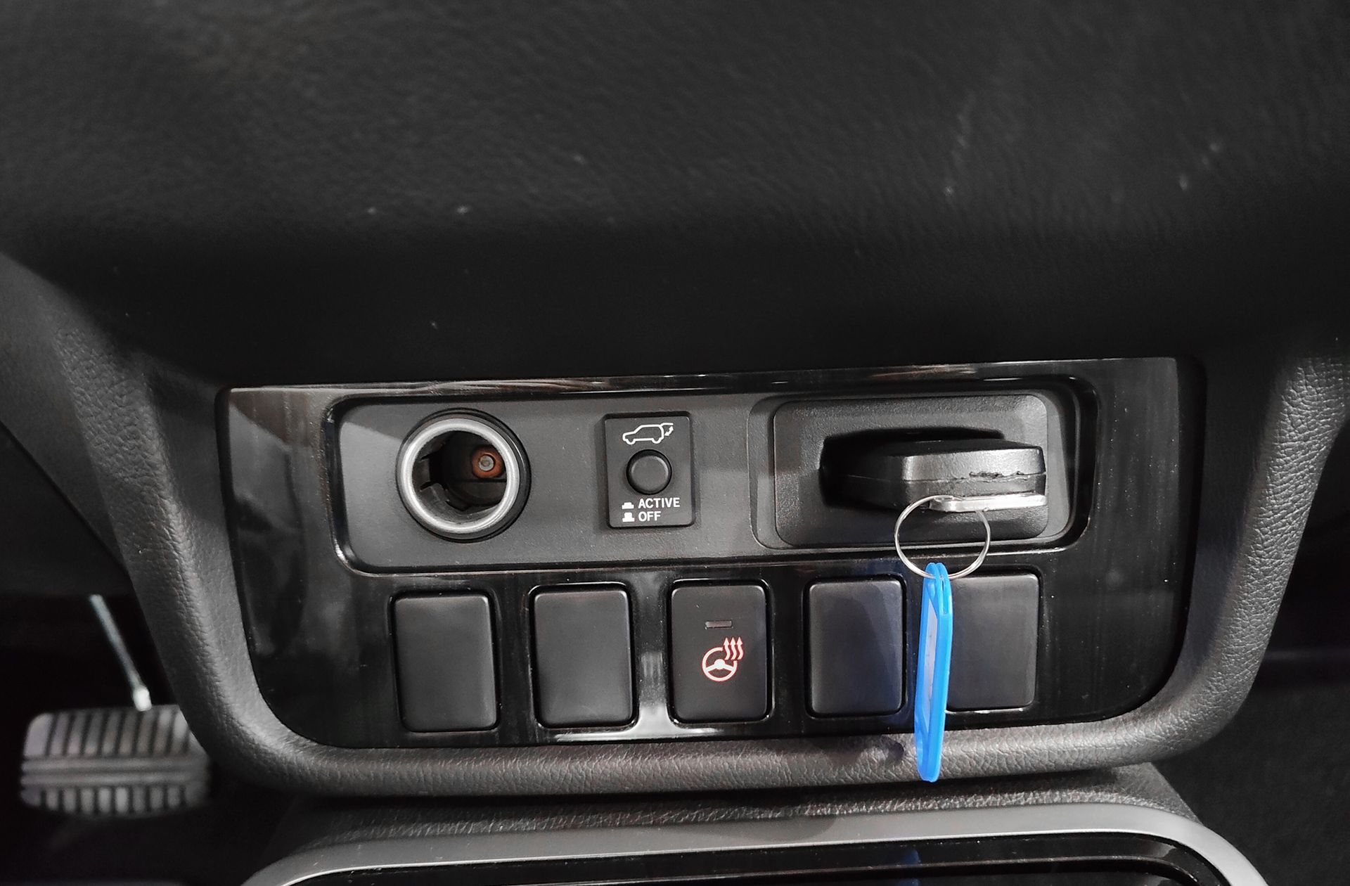 Mitsubishi Outlander 2.0 PHEV Kaiteki 4WD - foto 32
