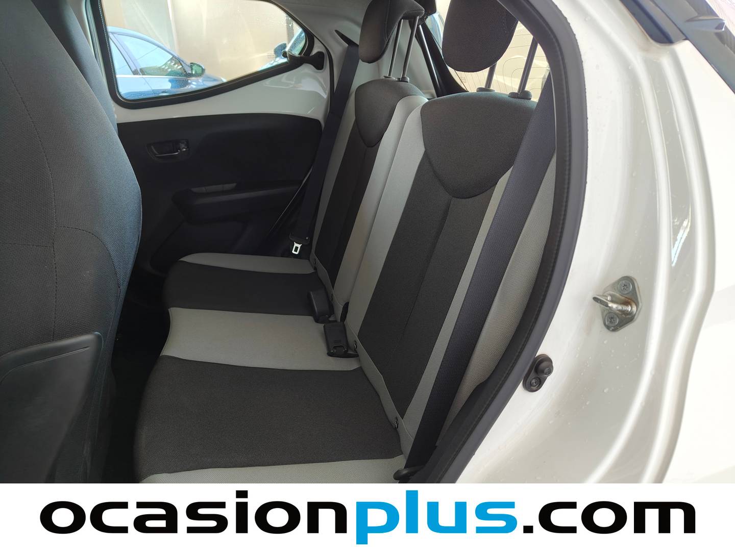 Foto asientos traseros Toyota Aygo Toyota Aygo 1.0 70 x-play (69 CV)