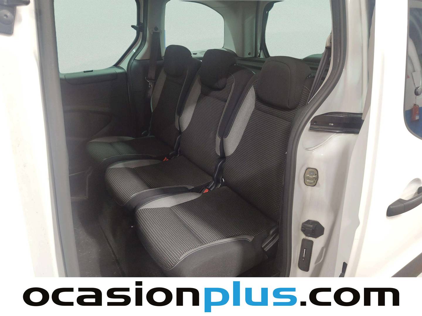 Foto asientos traseros Peugeot Partner Peugeot Partner Tepee Combi 1.2 PureTech Outdoor (110 CV)