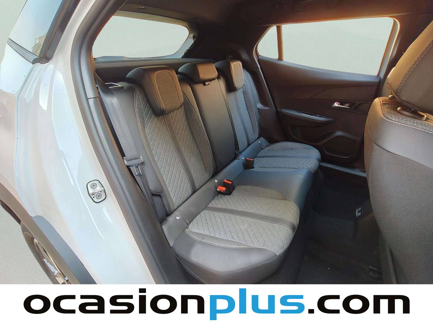 Peugeot 2008 Peugeot 2008 Allure Hybrid eDCS6 (145 CV) 2025