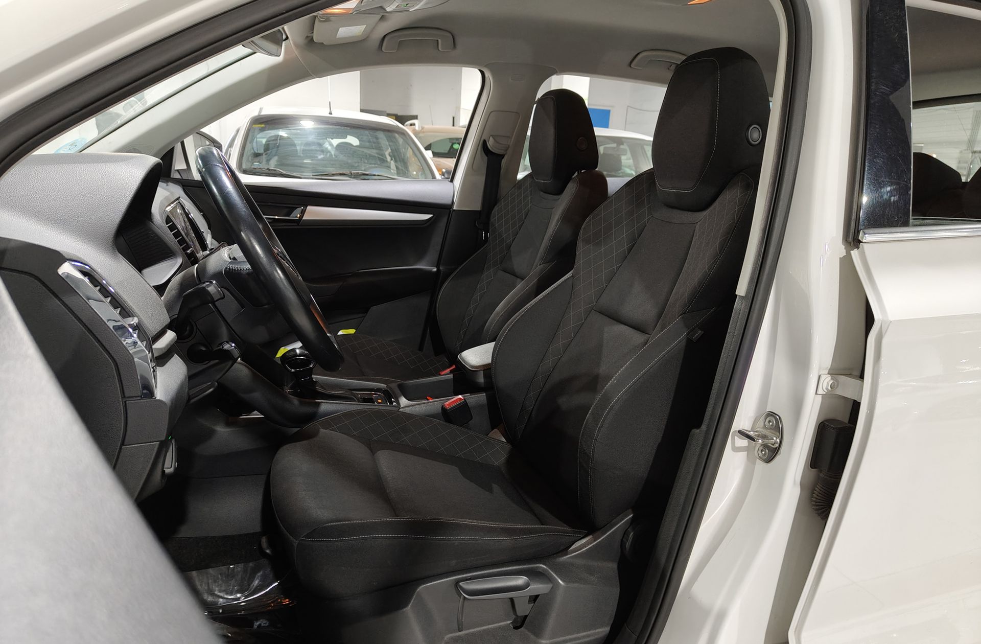 Škoda Karoq 2.0 TDI Ambition 4x4 DSG - foto 9
