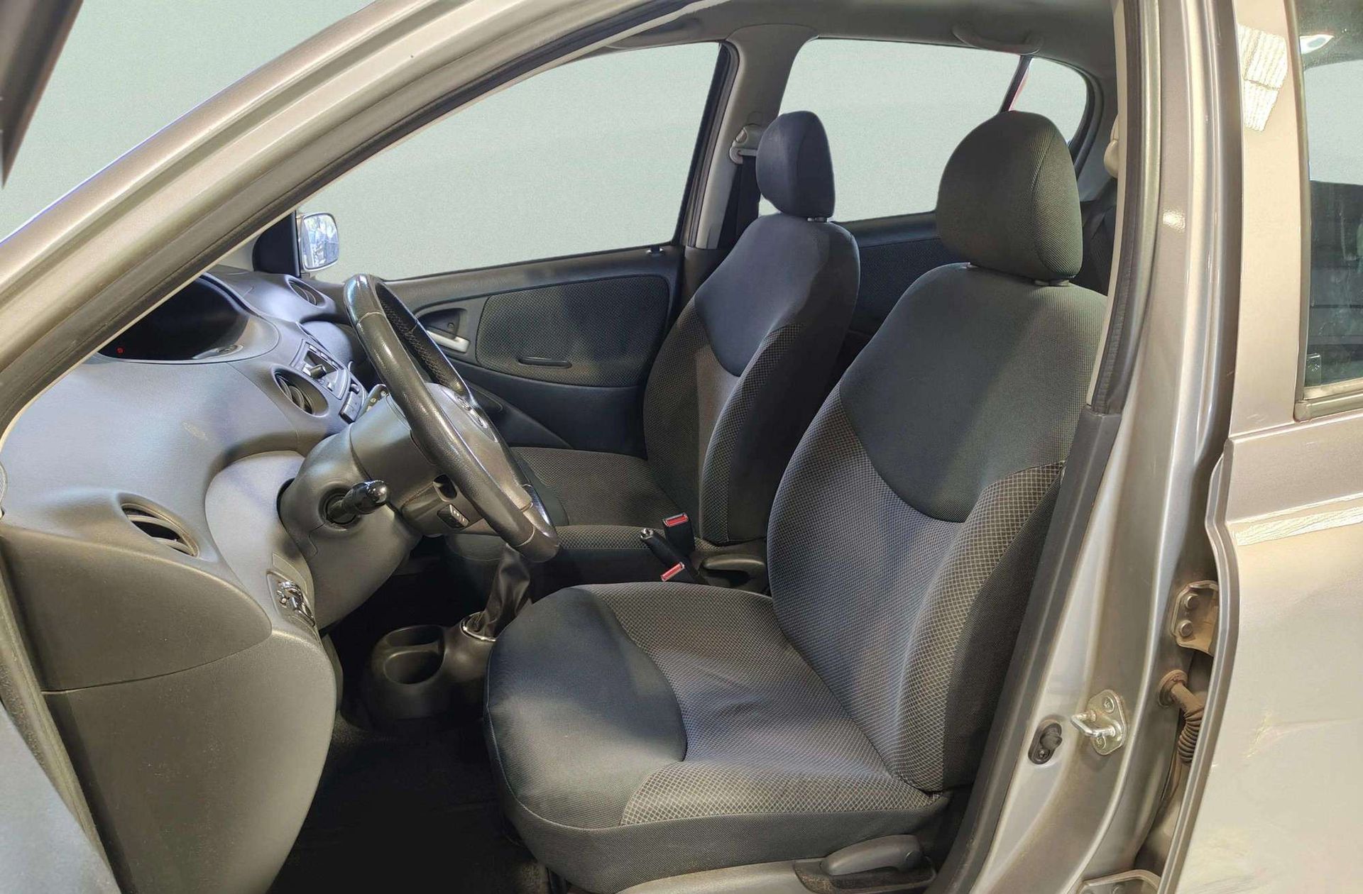 Toyota Yaris 1.3 VVT-i Sol - foto 8
