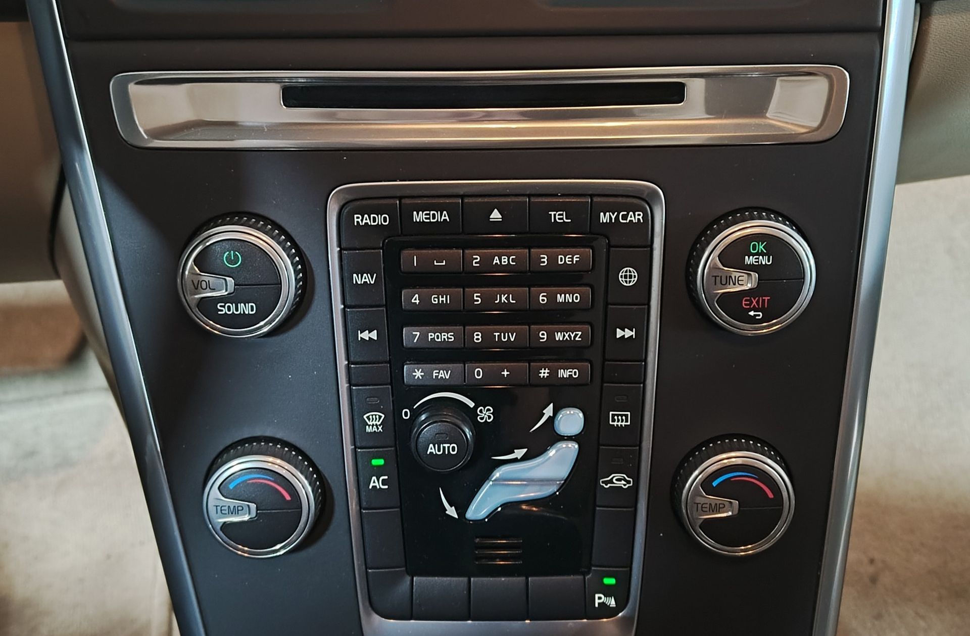 Volvo XC60 D3 Kinetic - foto 32